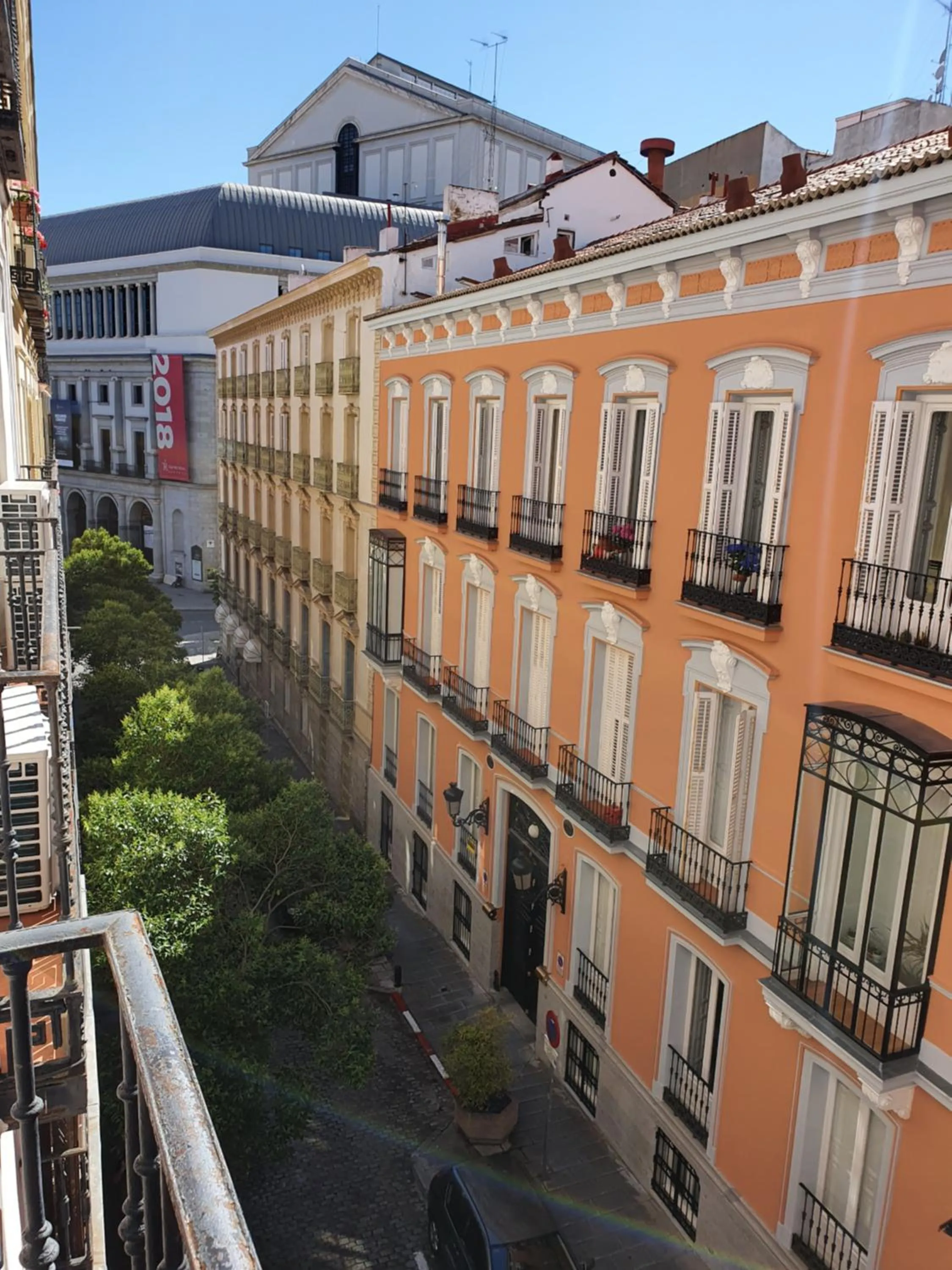 Property building in CH Otello Rooms I - Madrid