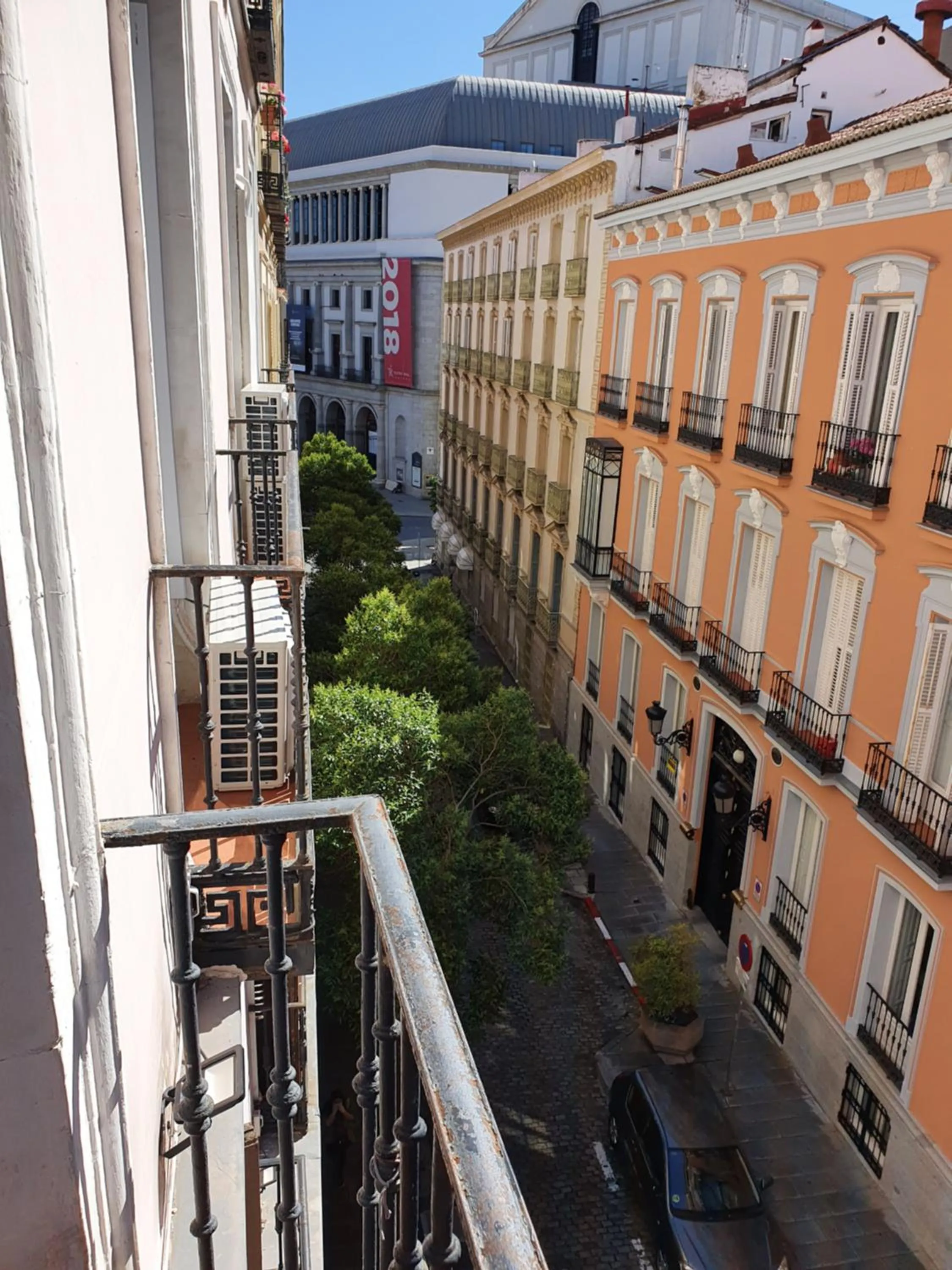 Property building in CH Otello Rooms I - Madrid