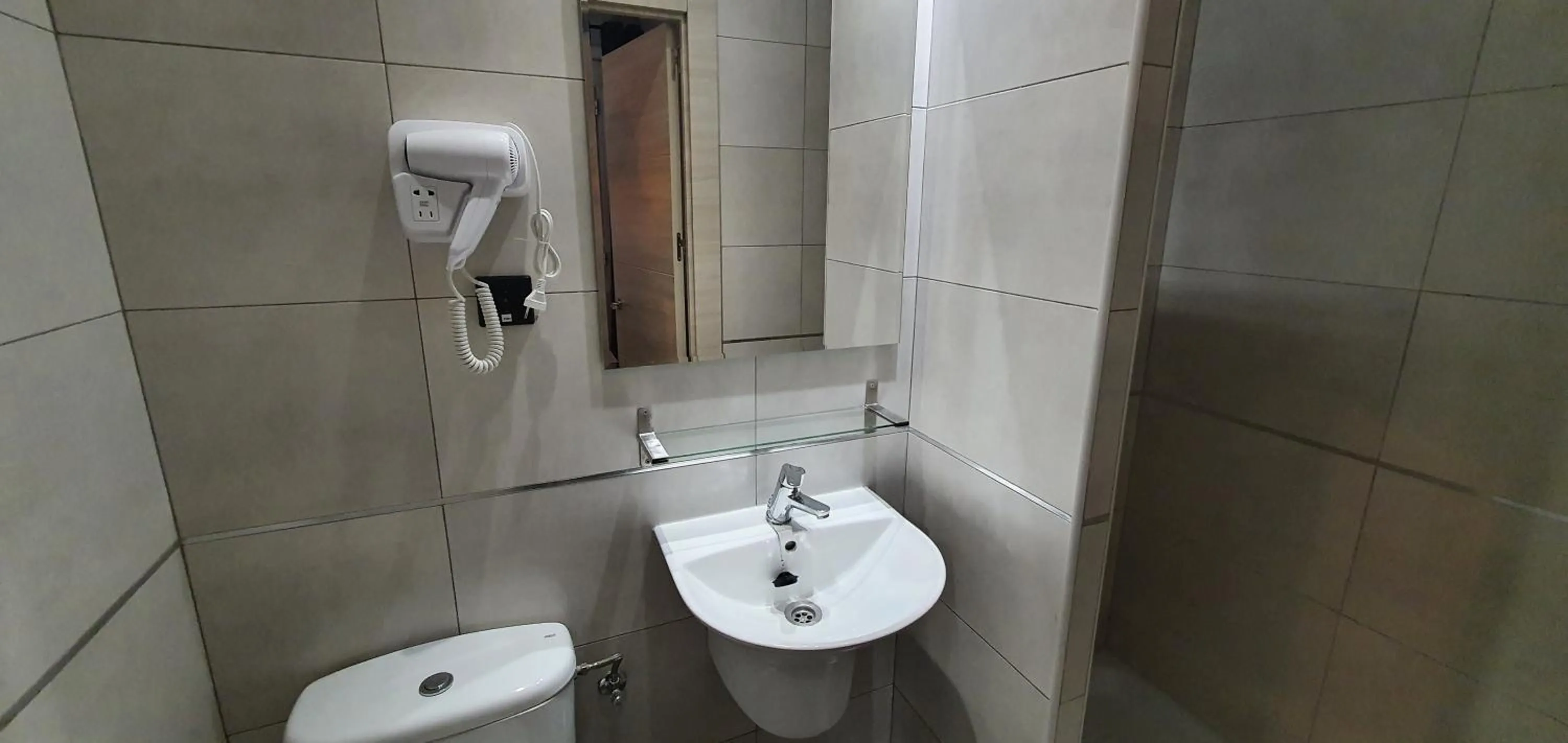 Toilet in CH Otello Rooms I - Madrid