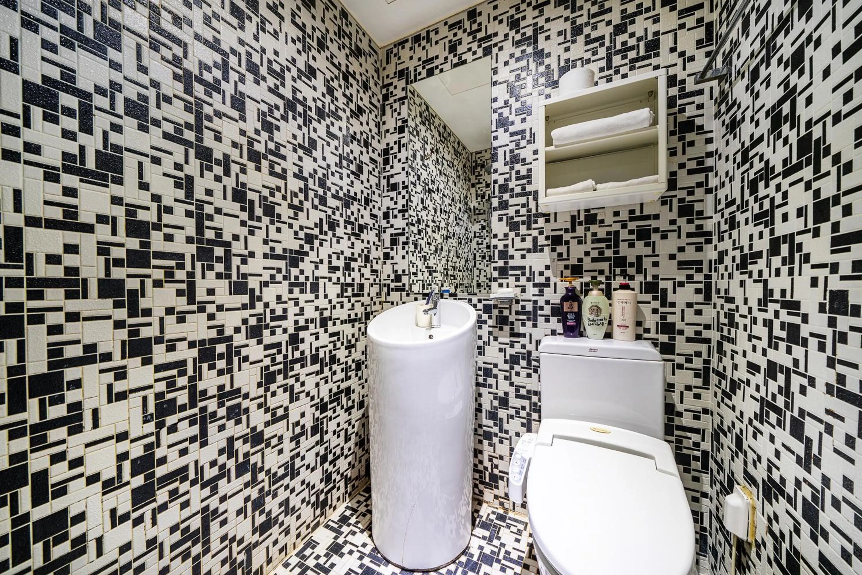 Shower in In Hotel Seoul