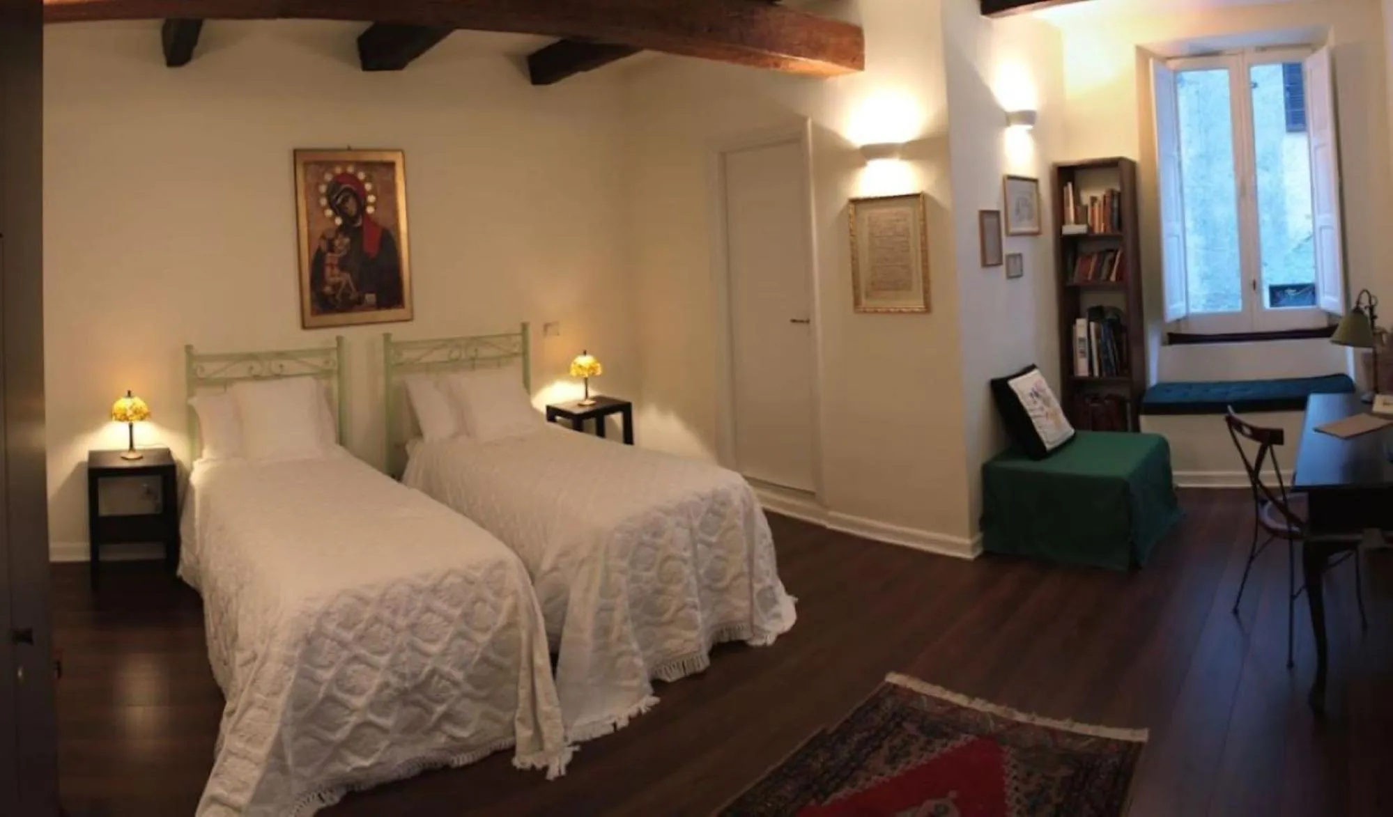 Bed in Apartment Via dell'Astrologo
