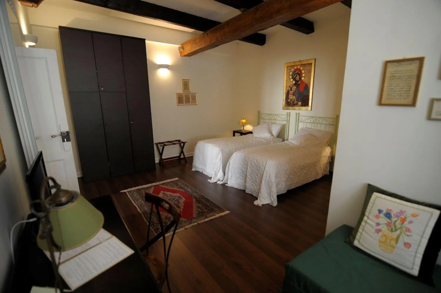 Bed in Apartment Via dell'Astrologo