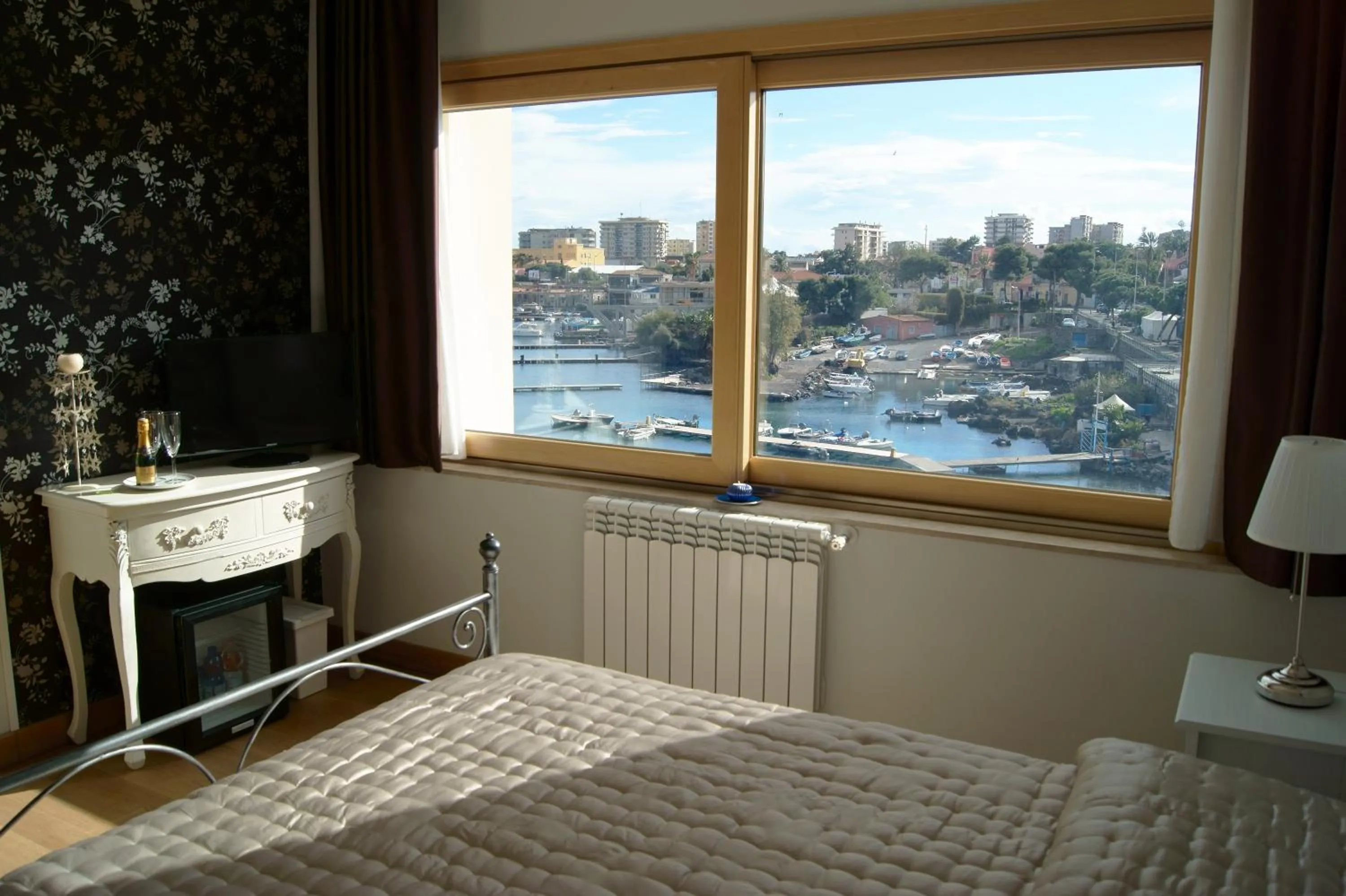 Day, Bed in Baia Di Ognina