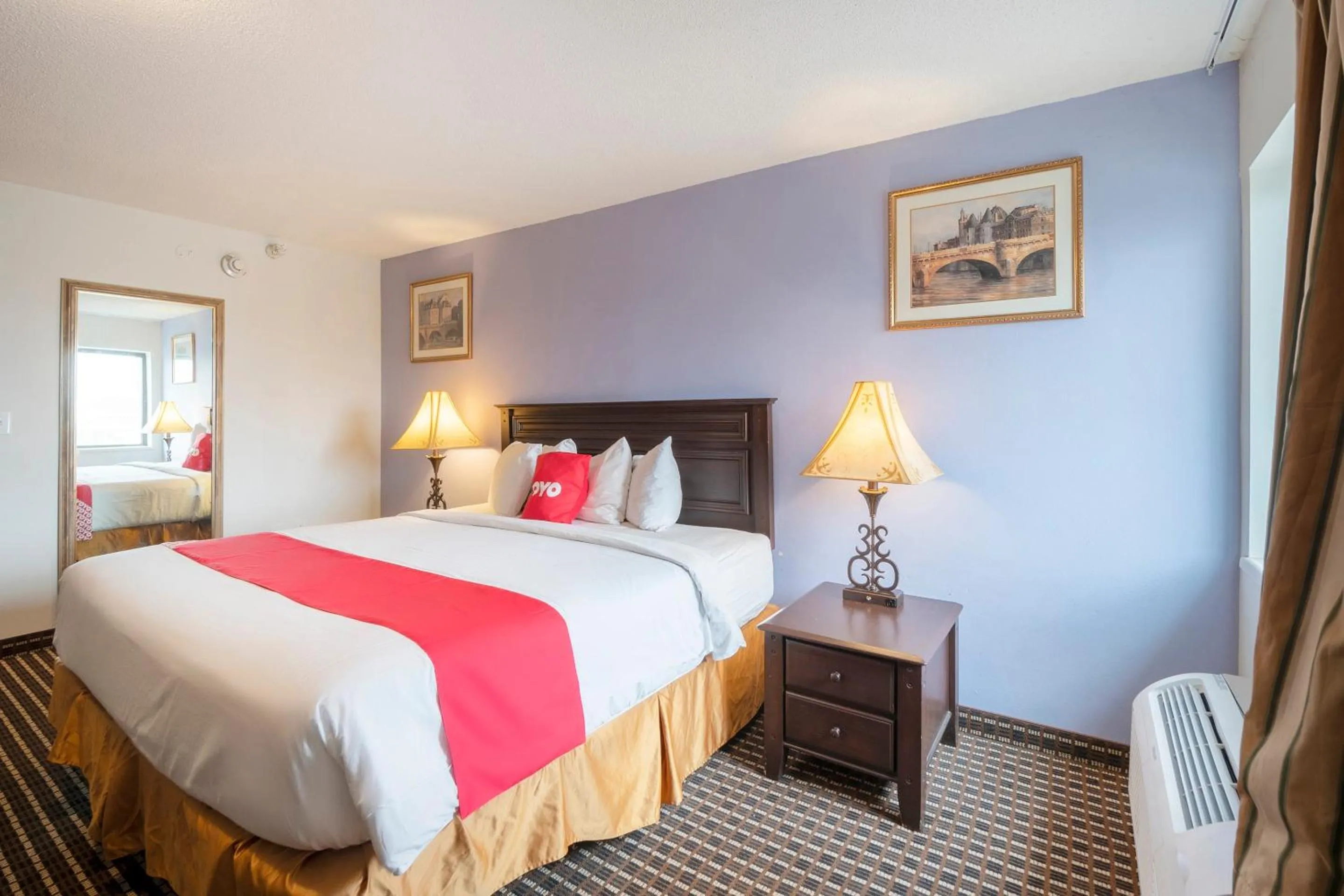 Bedroom, Bed in OYO Townhouse Houston Airport North