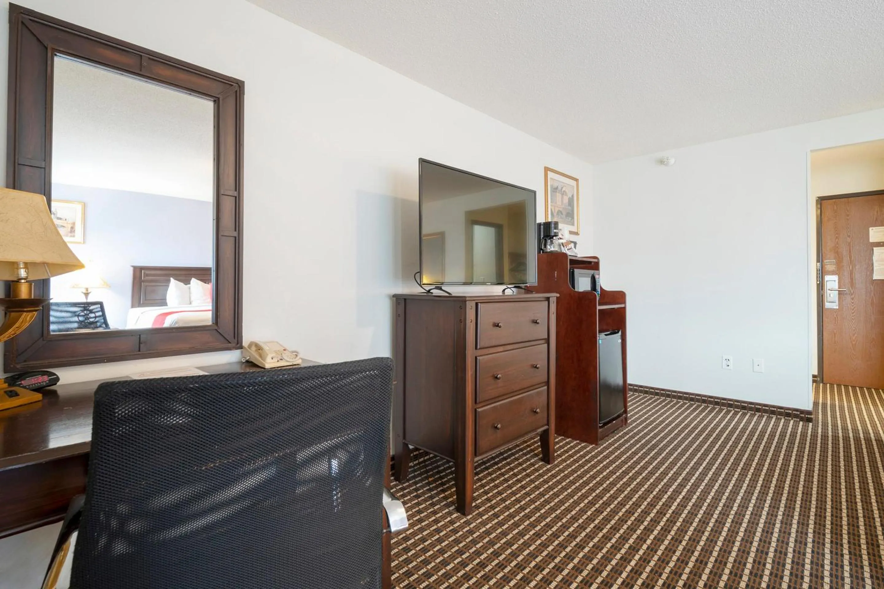 Bedroom in OYO Townhouse Houston Airport North