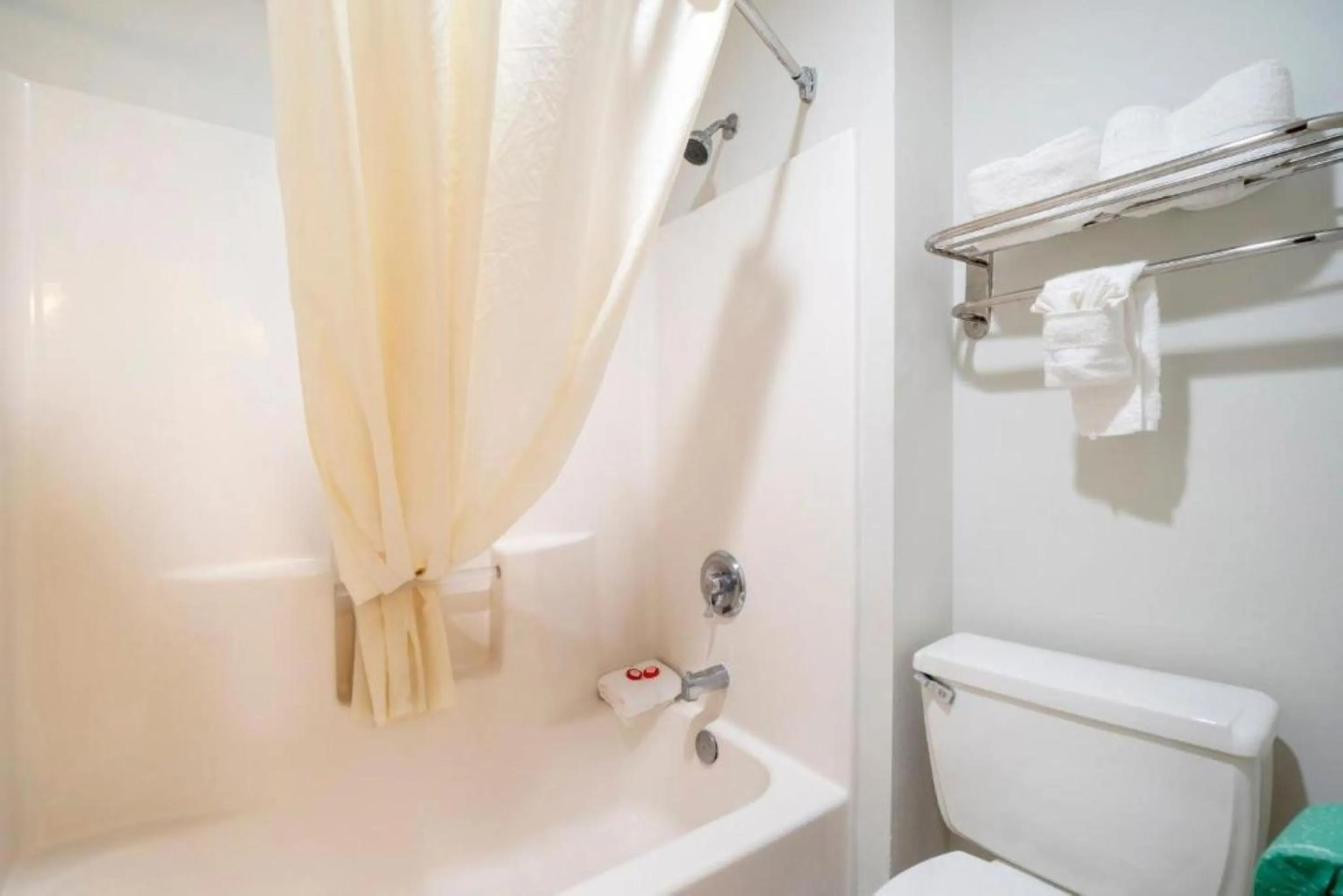 Bathroom in OYO Townhouse Houston Airport North