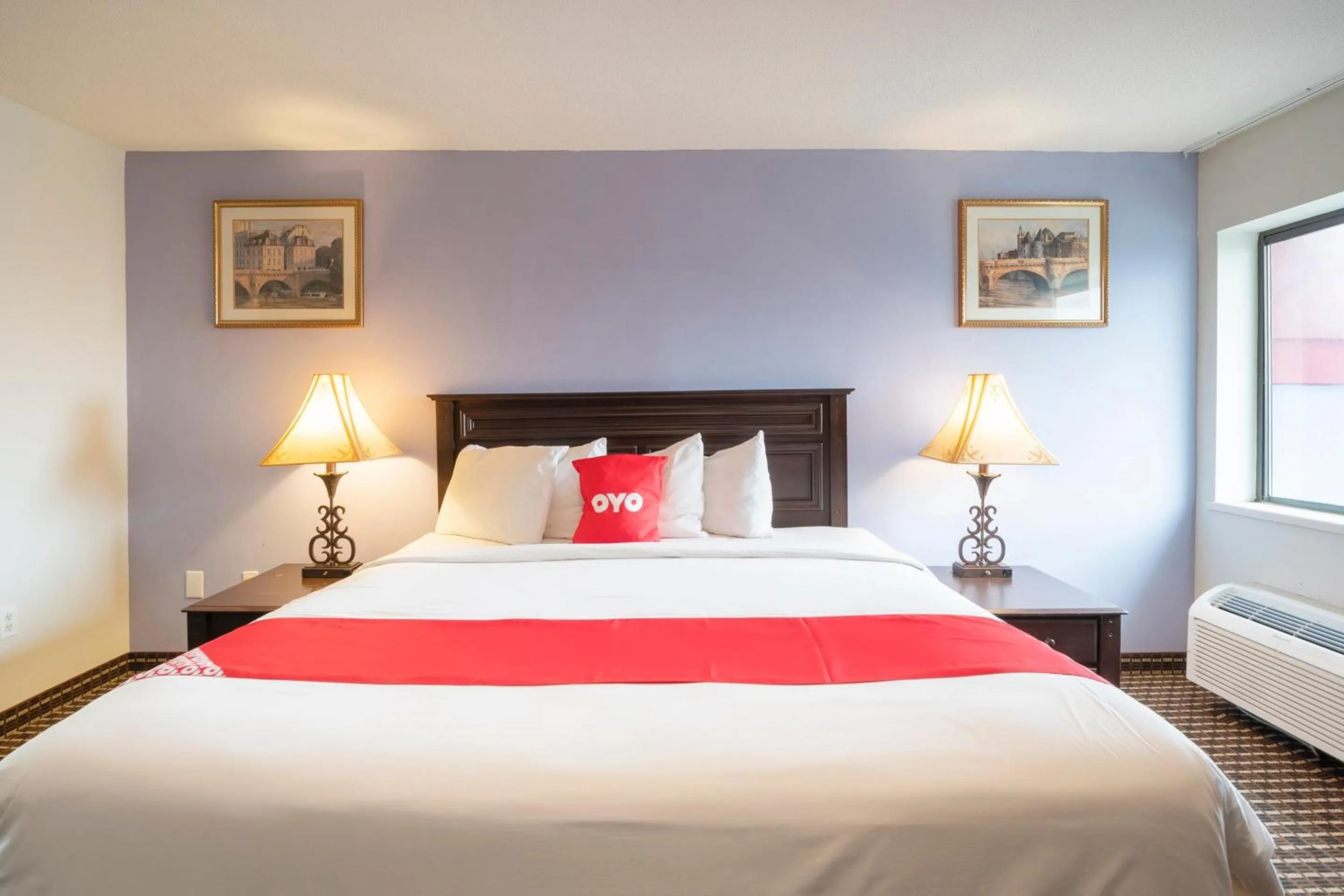 Bedroom, Bed in OYO Townhouse Houston Airport North