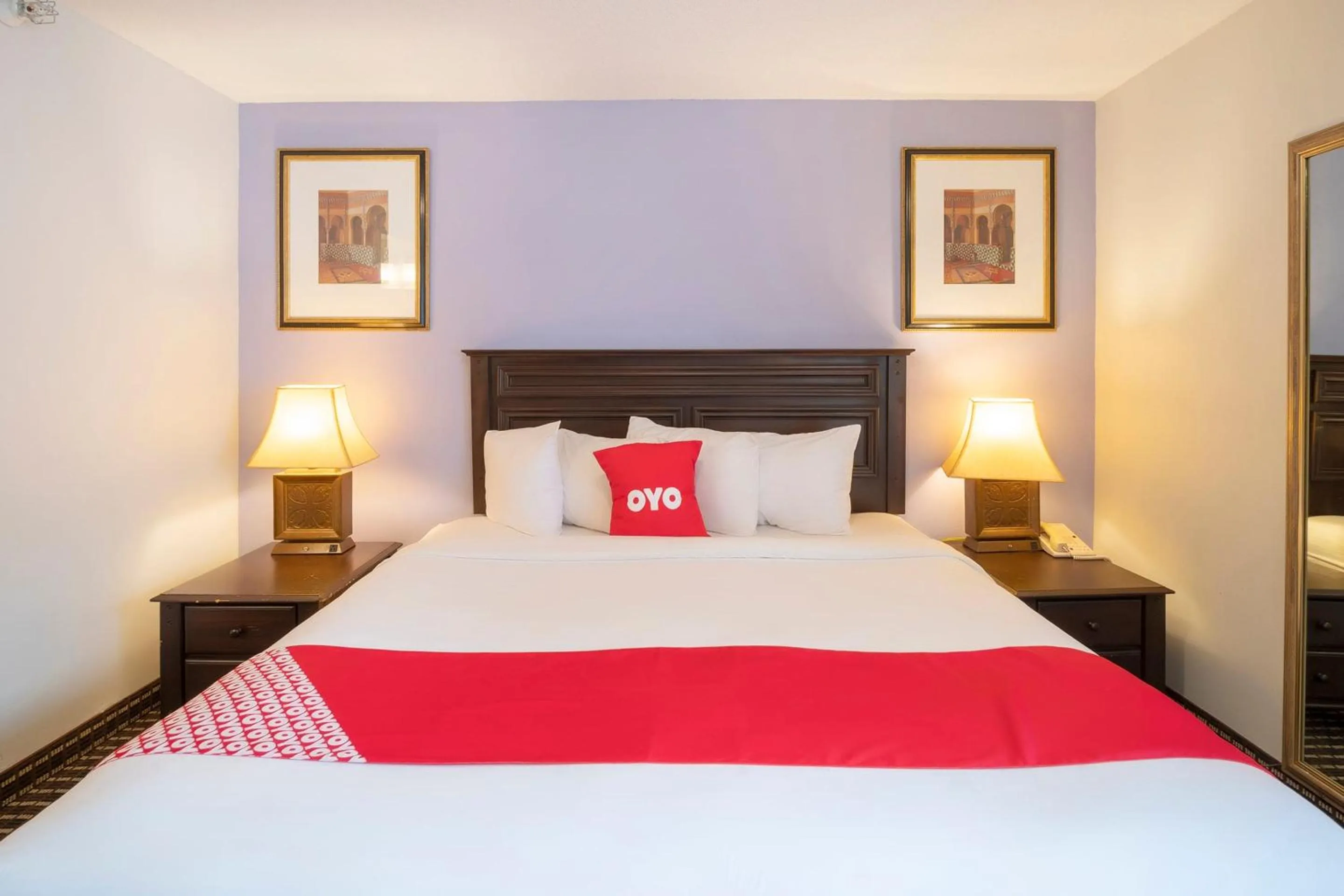 Bedroom, Bed in OYO Townhouse Houston Airport North