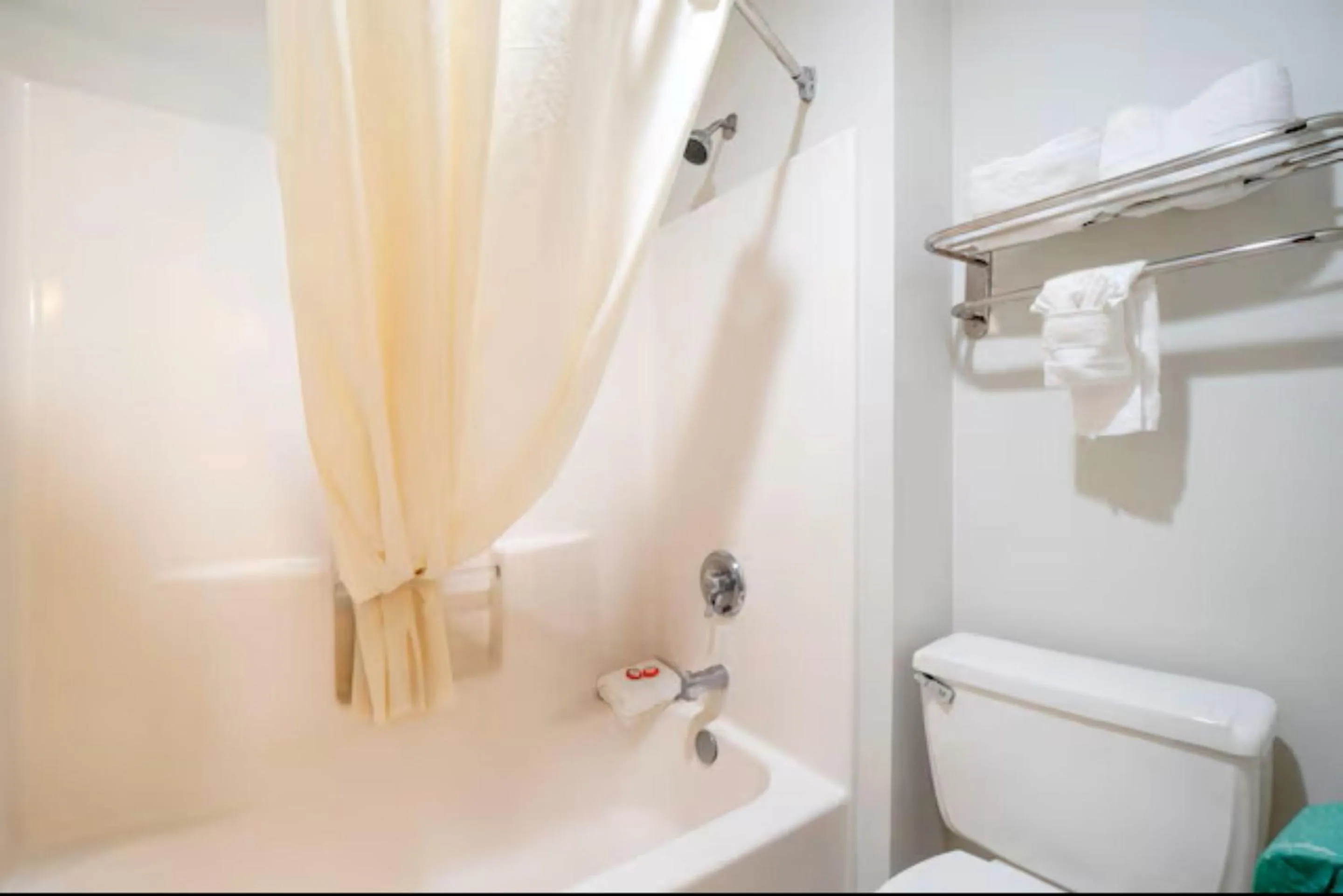 Bathroom in OYO Townhouse Houston Airport North