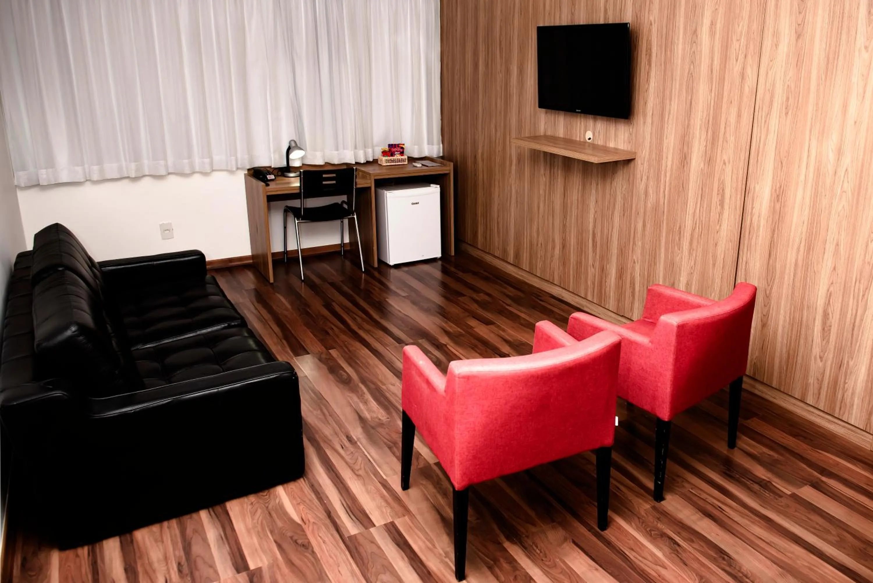 Communal lounge/ TV room in Trade Hotel