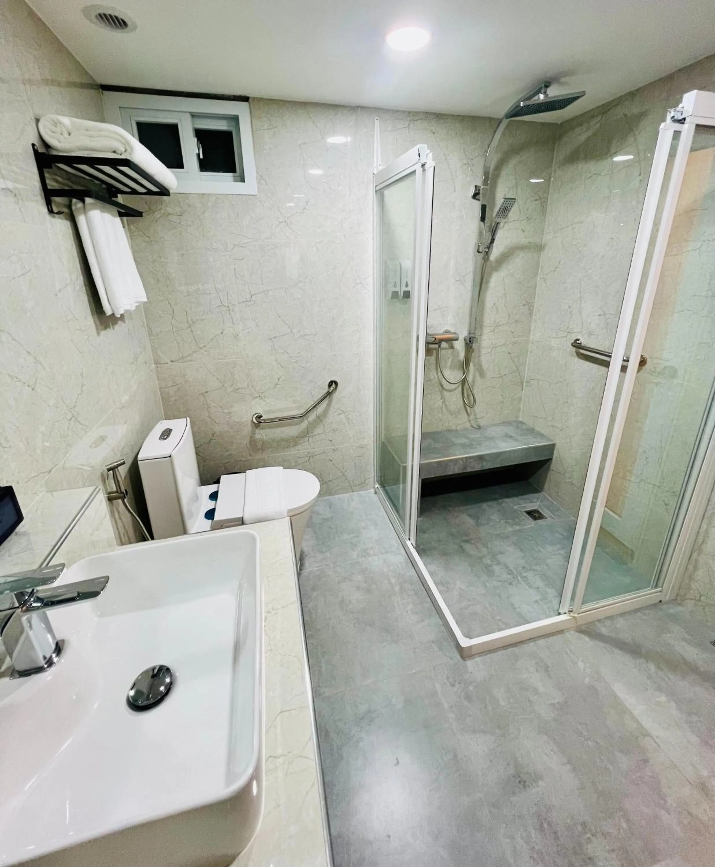 Bathroom in Emiri Hotel - Nana Bangkok