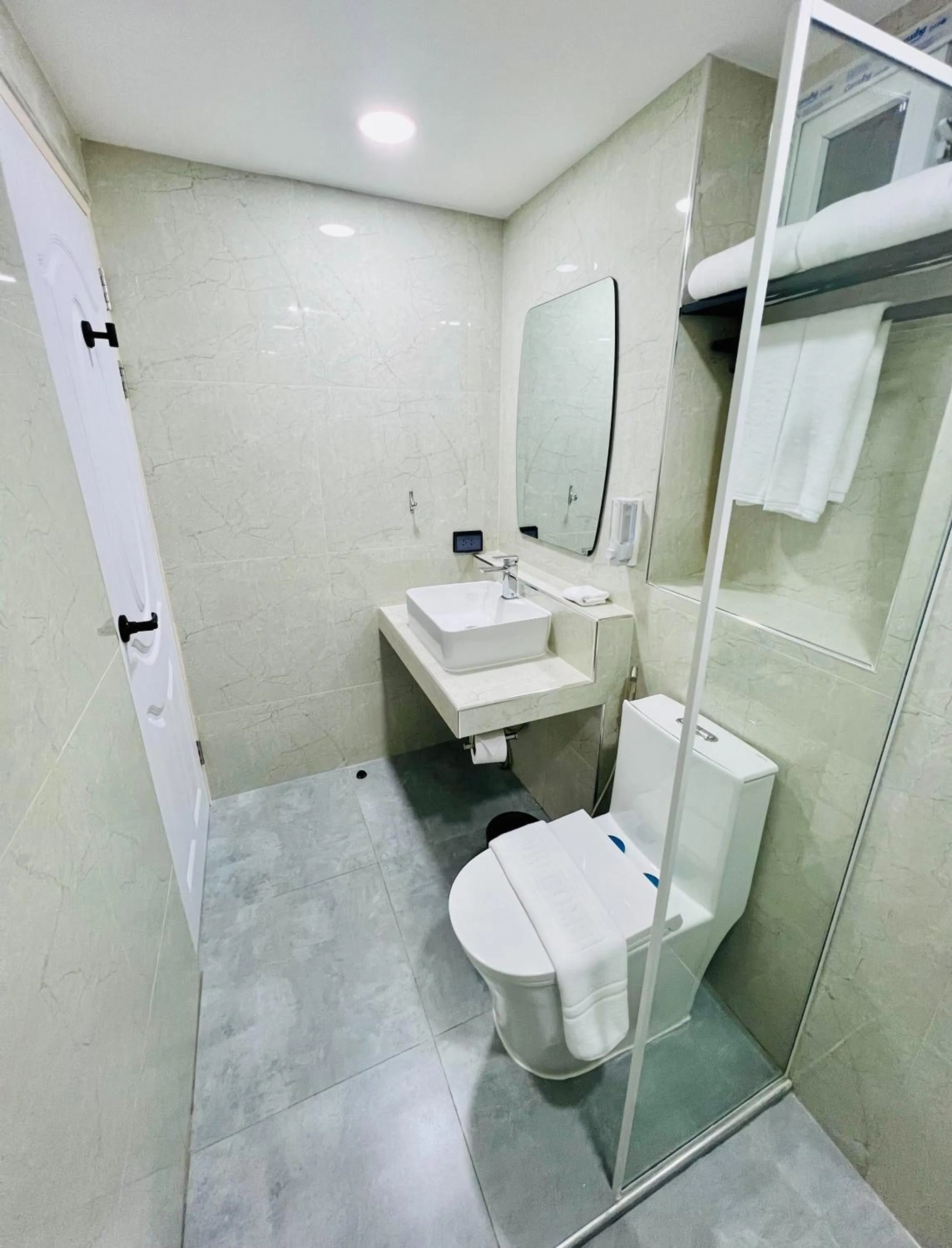 Toilet in Emiri Hotel - Nana Bangkok