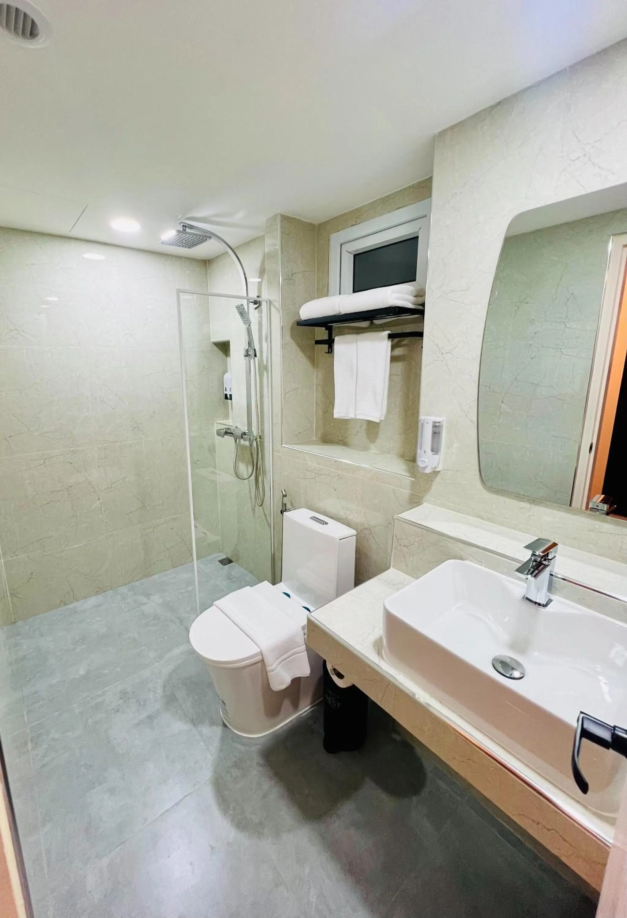 Bathroom in Emiri Hotel - Nana Bangkok