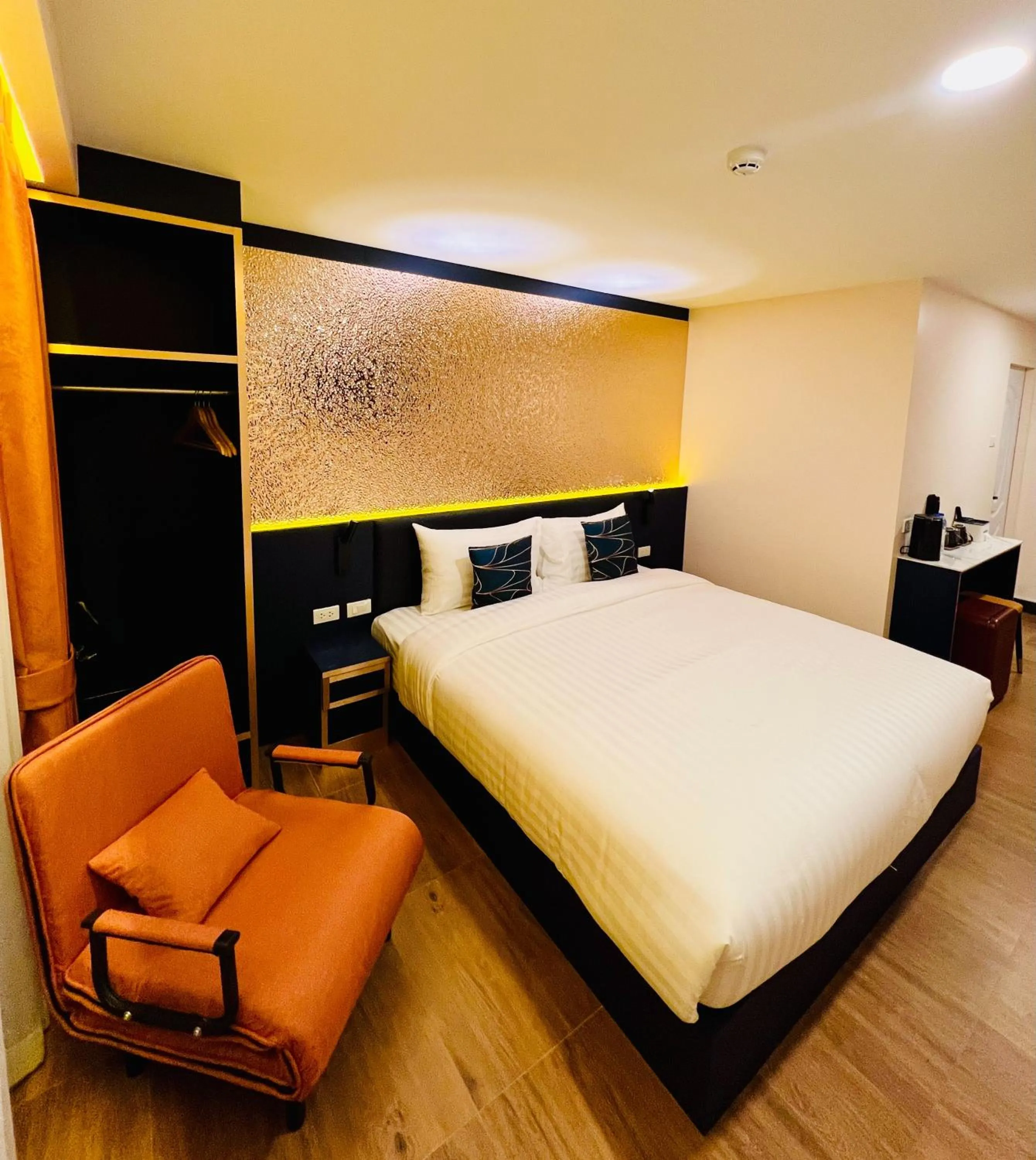 Bedroom, Bed in Emiri Hotel - Nana Bangkok