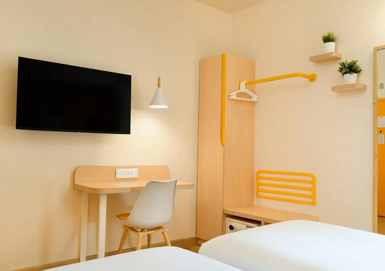 Bedroom, Bed in Bloom Hotel - Jayanagar Bedroom, Bed in Bloom Hotel - Jayanagar