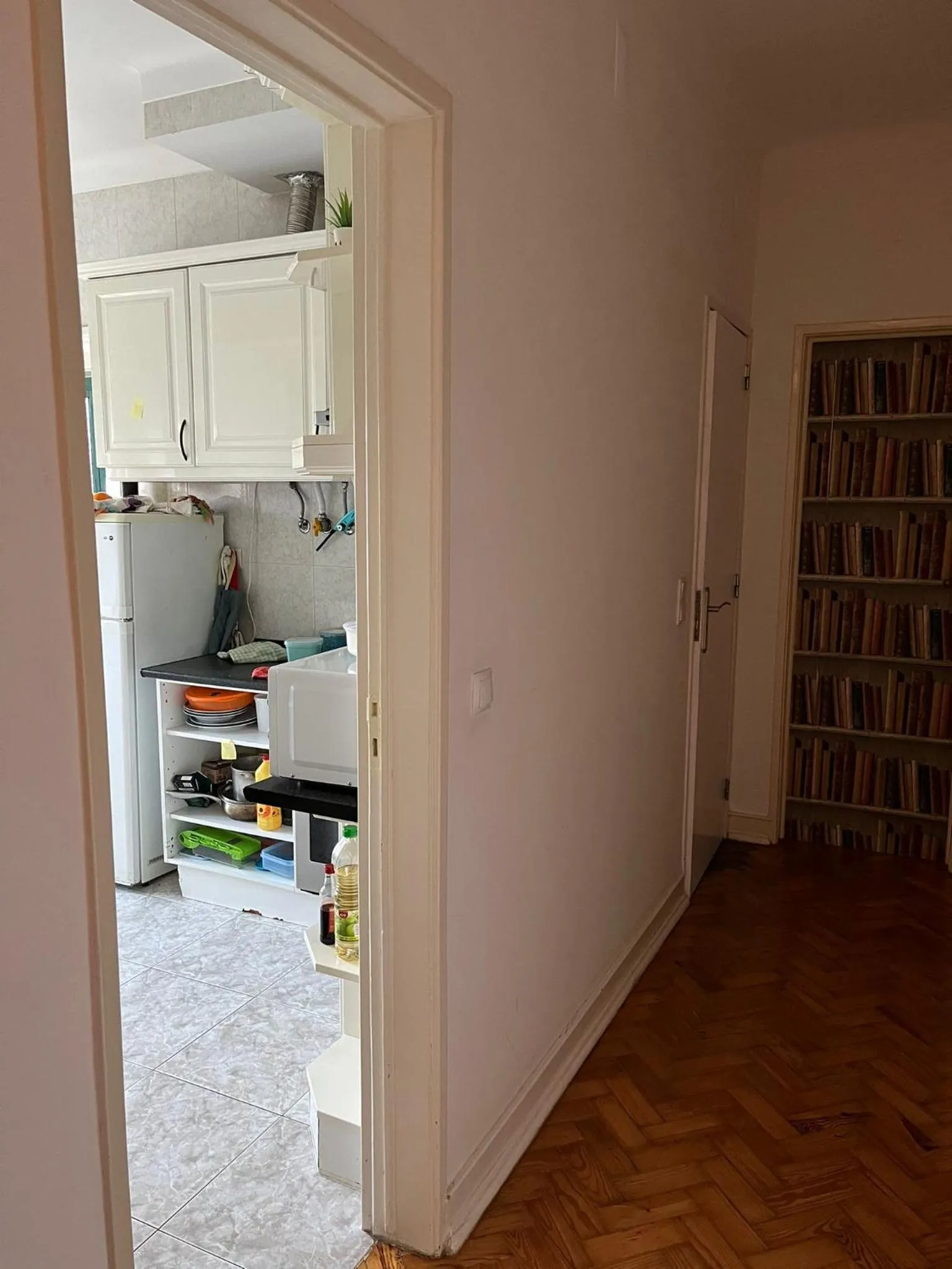 Kitchen or kitchenette in Alvalade II Airport Guest House