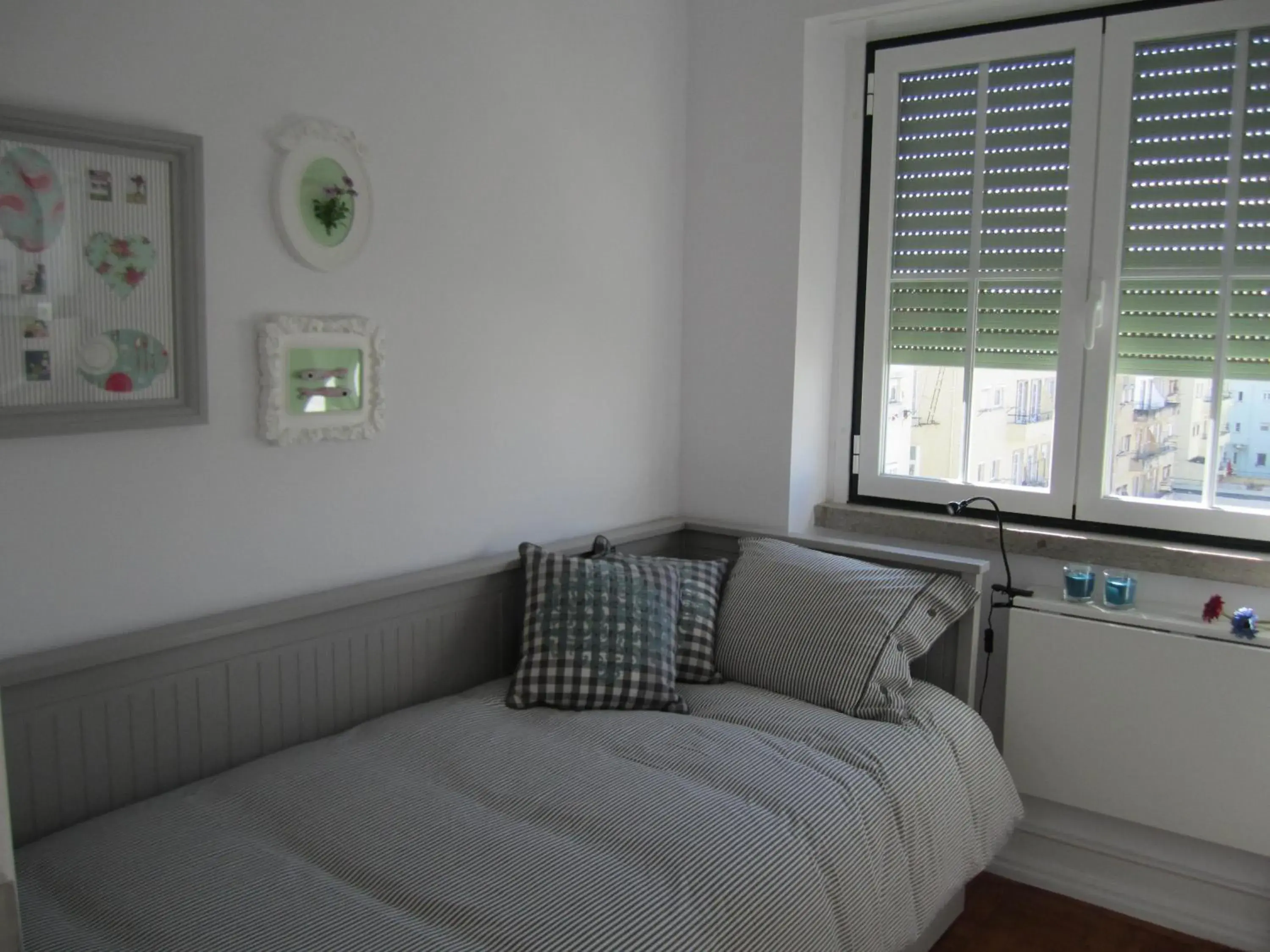 Single Room with Private Bathroom in Alvalade II Airport Guest House Single Room with Private Bathroom in Alvalade II Airport Guest House