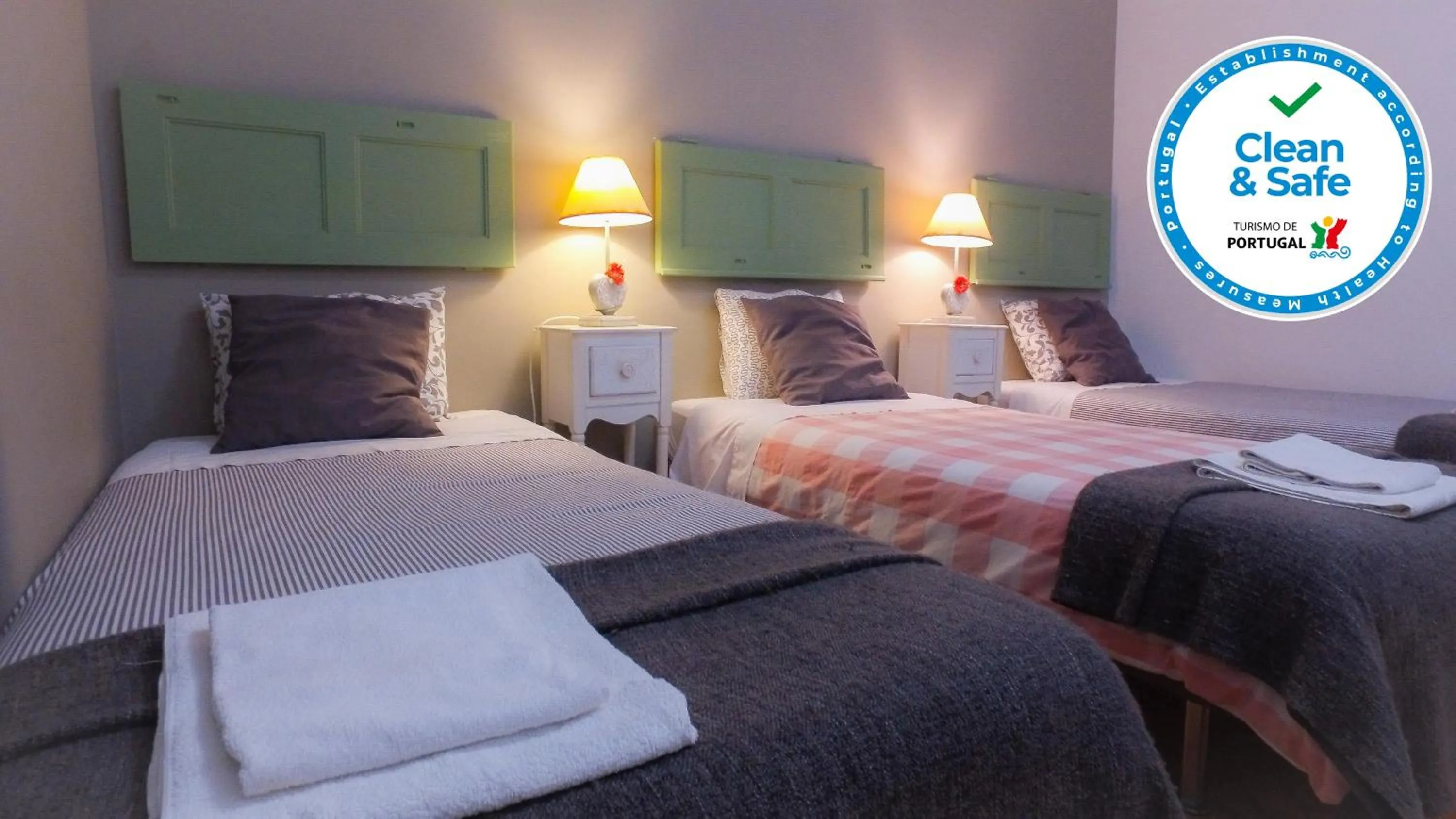 Bed in Alvalade II Airport Guest House