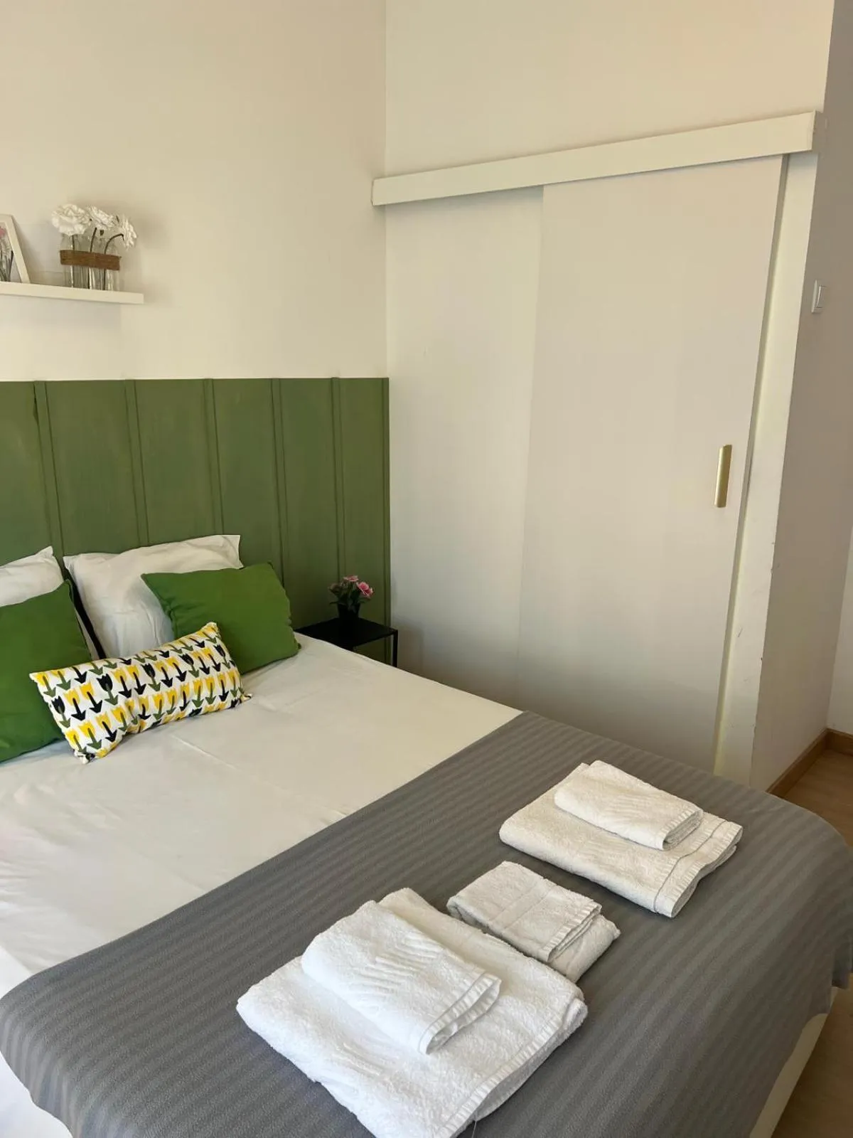 Bed in Alvalade II Airport Guest House