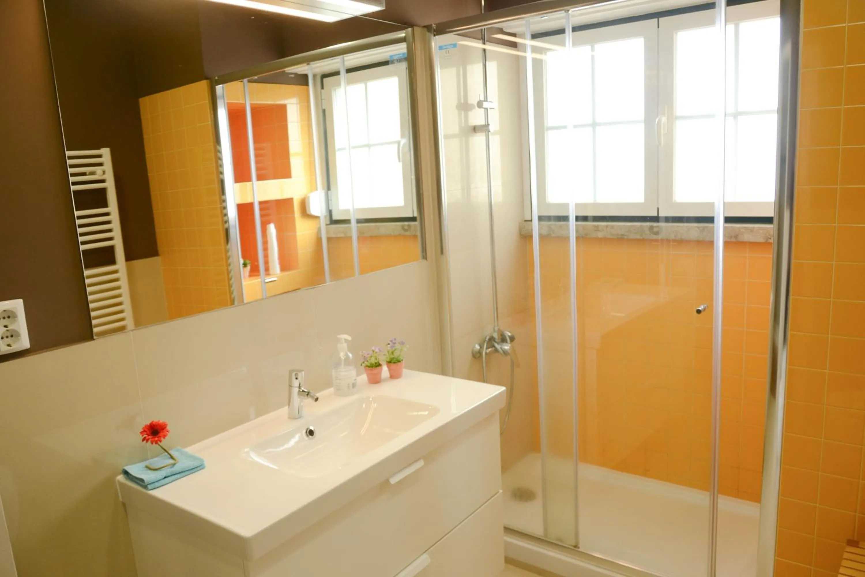 Bathroom in Alvalade II Airport Guest House