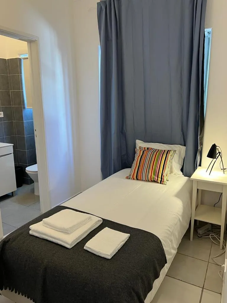 hair dresser, Bed in Alvalade II Airport Guest House