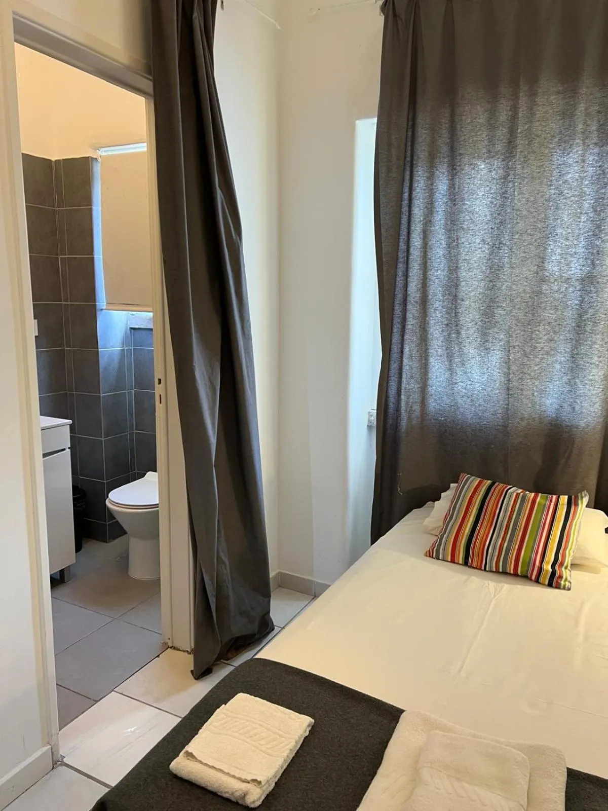 Photo of the whole room, Bed in Alvalade II Airport Guest House