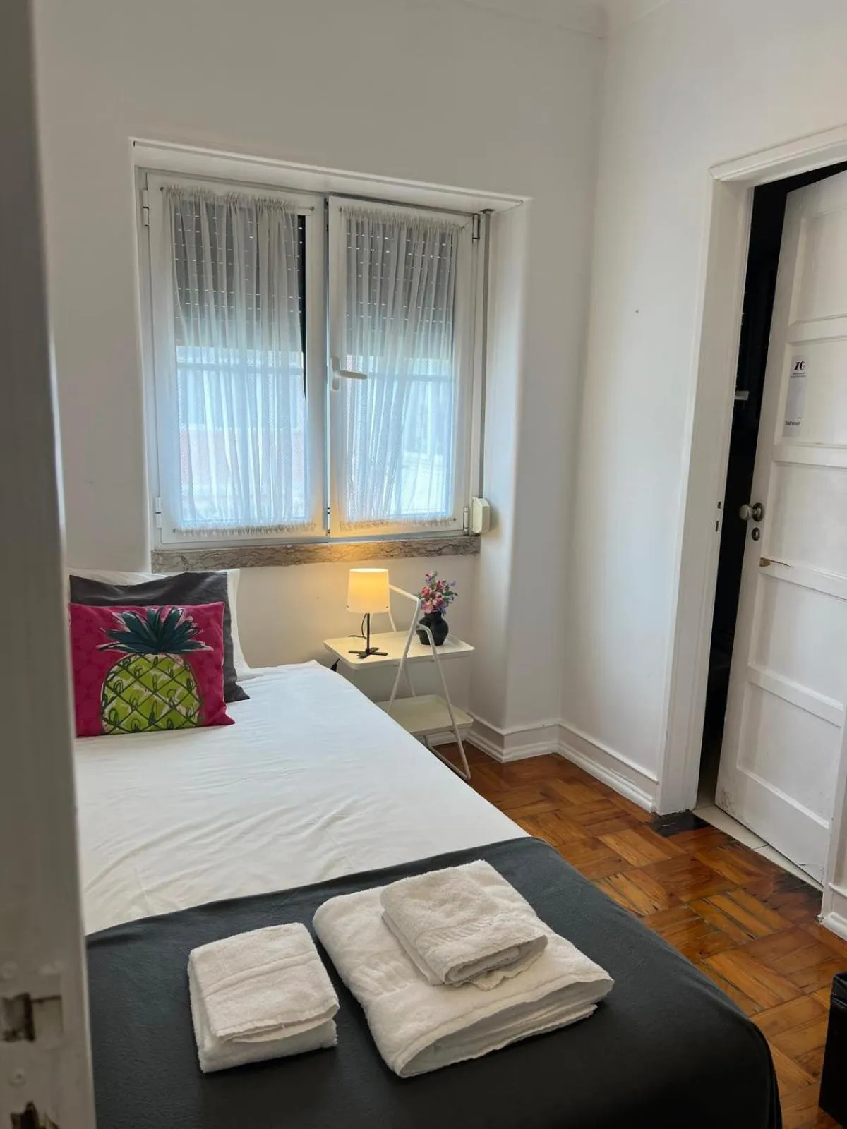 Bed in Alvalade II Airport Guest House