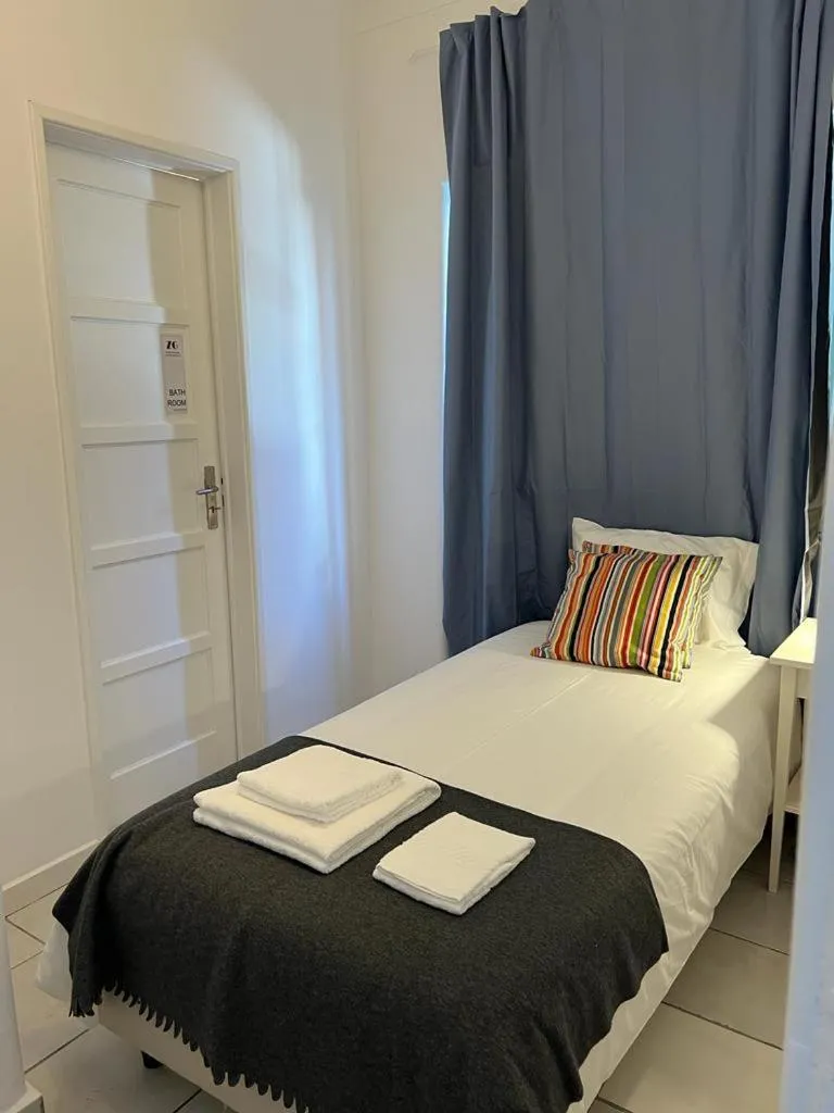 Bed in Alvalade II Airport Guest House