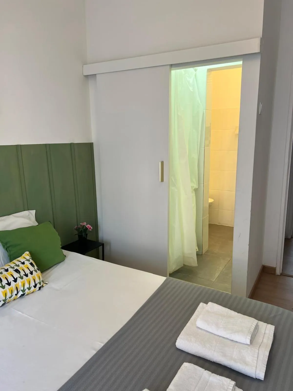 Bedroom, Bed in Alvalade II Airport Guest House