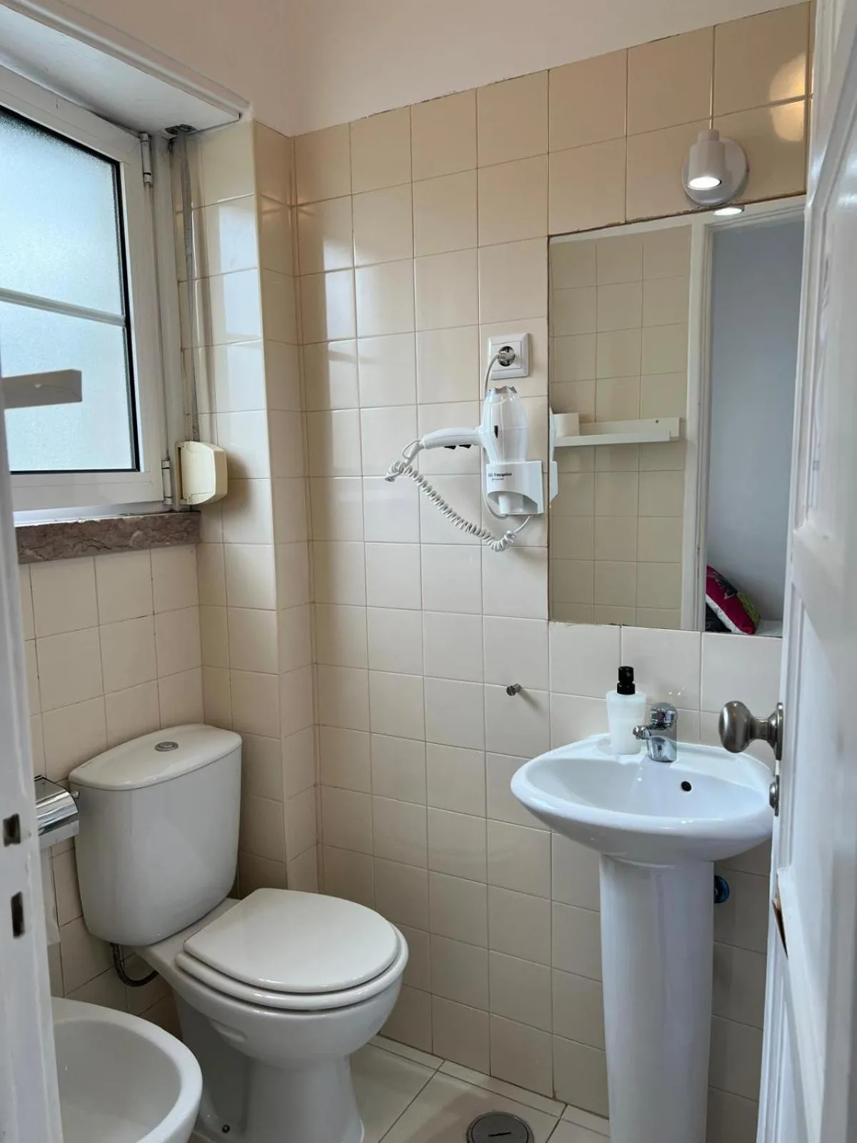 Bathroom in Alvalade II Airport Guest House