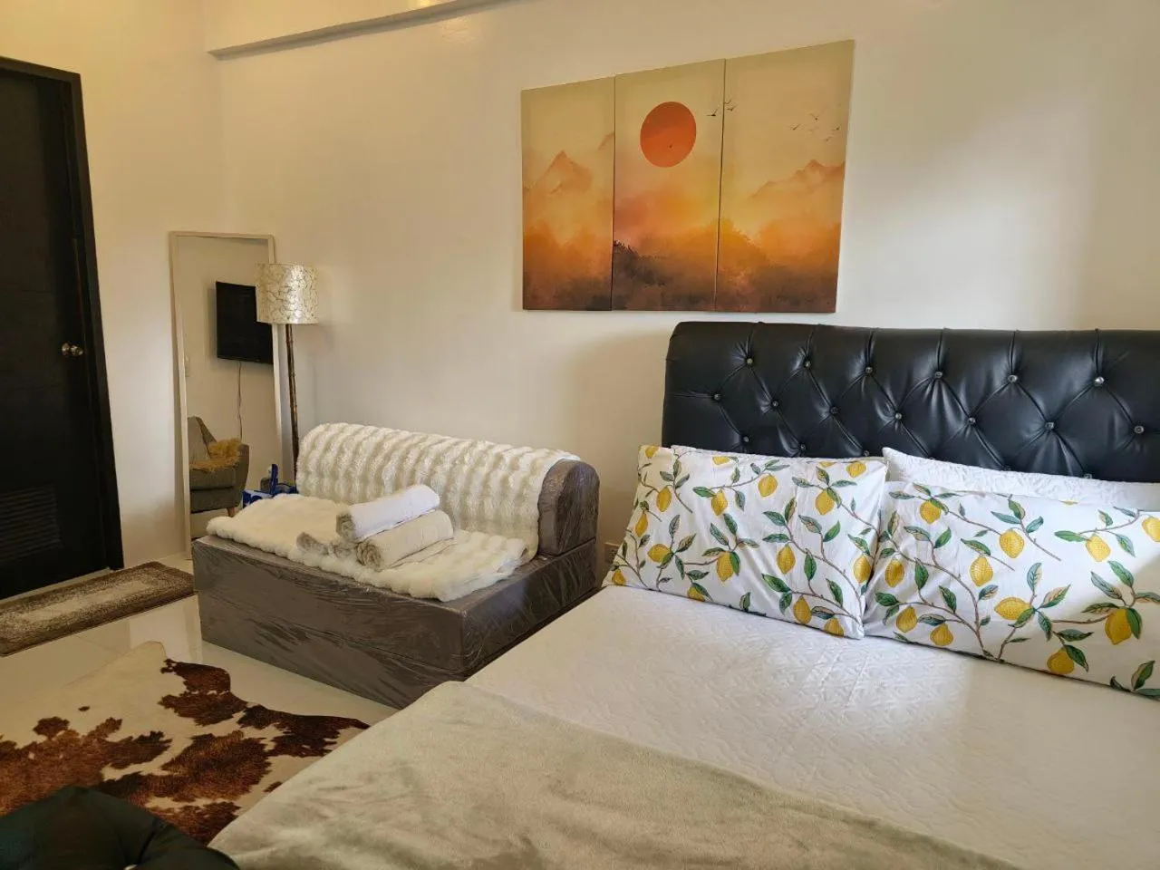 Living room, Bed in V Cozy Unit