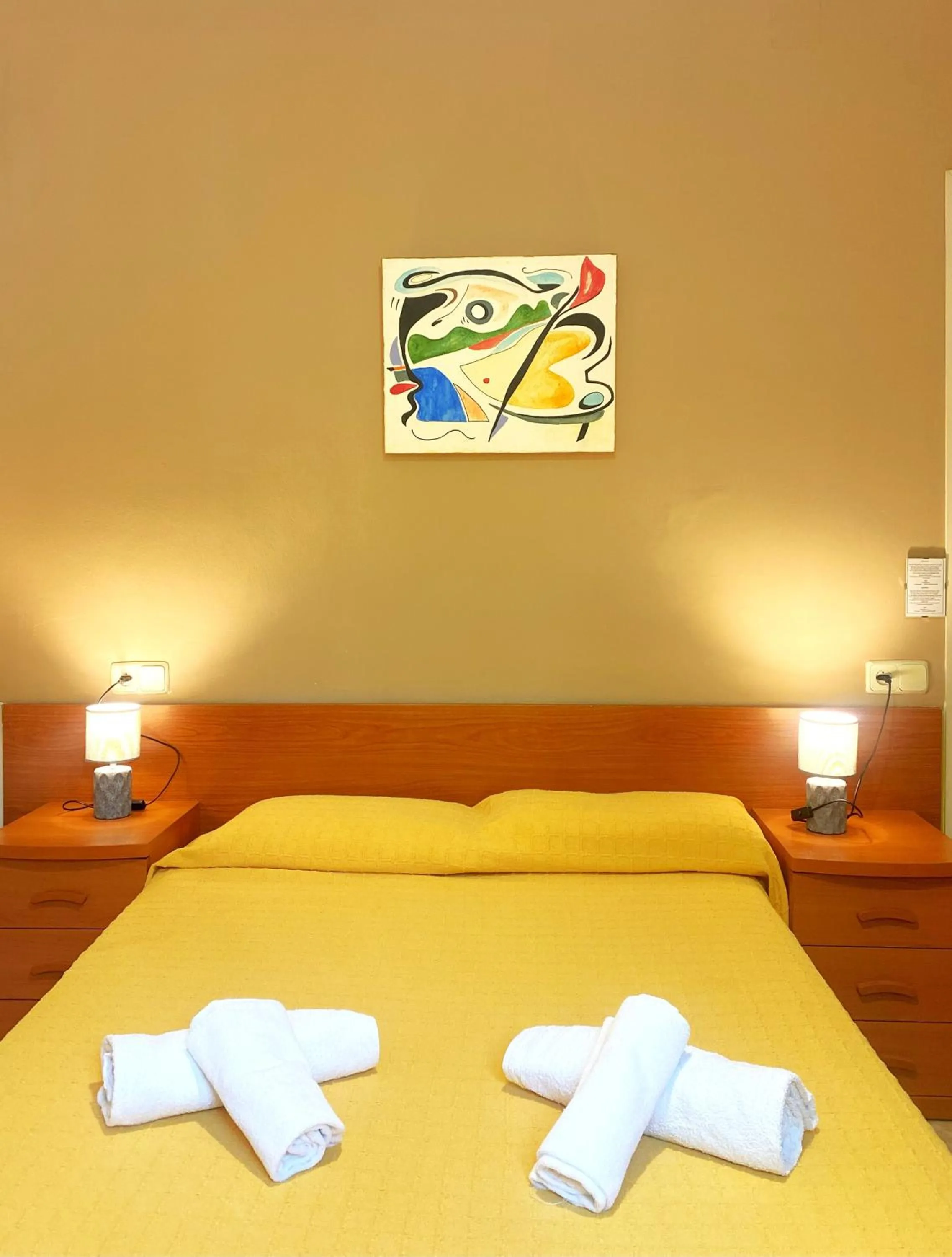 Bed in Hostal Lleida