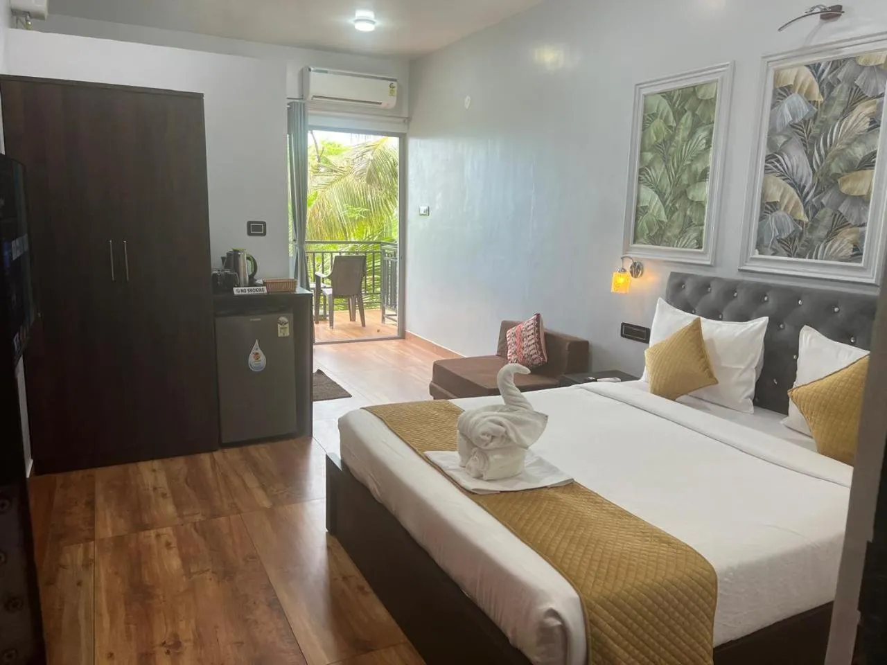 Deluxe Double Room with Balcony and Sea View in La Sea Vue Goa