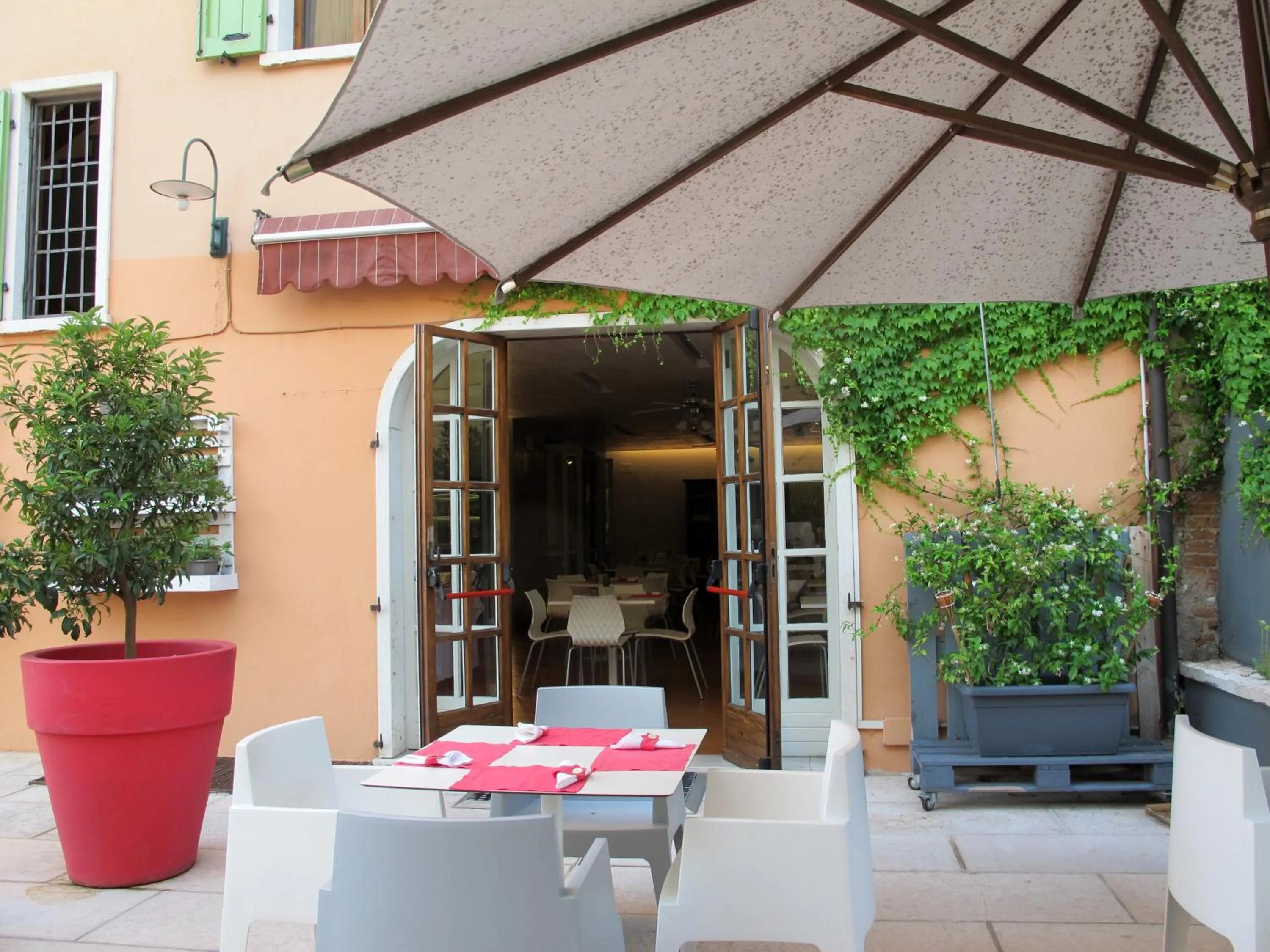 Garden in Albergo Al Cacciatore Tortellinando