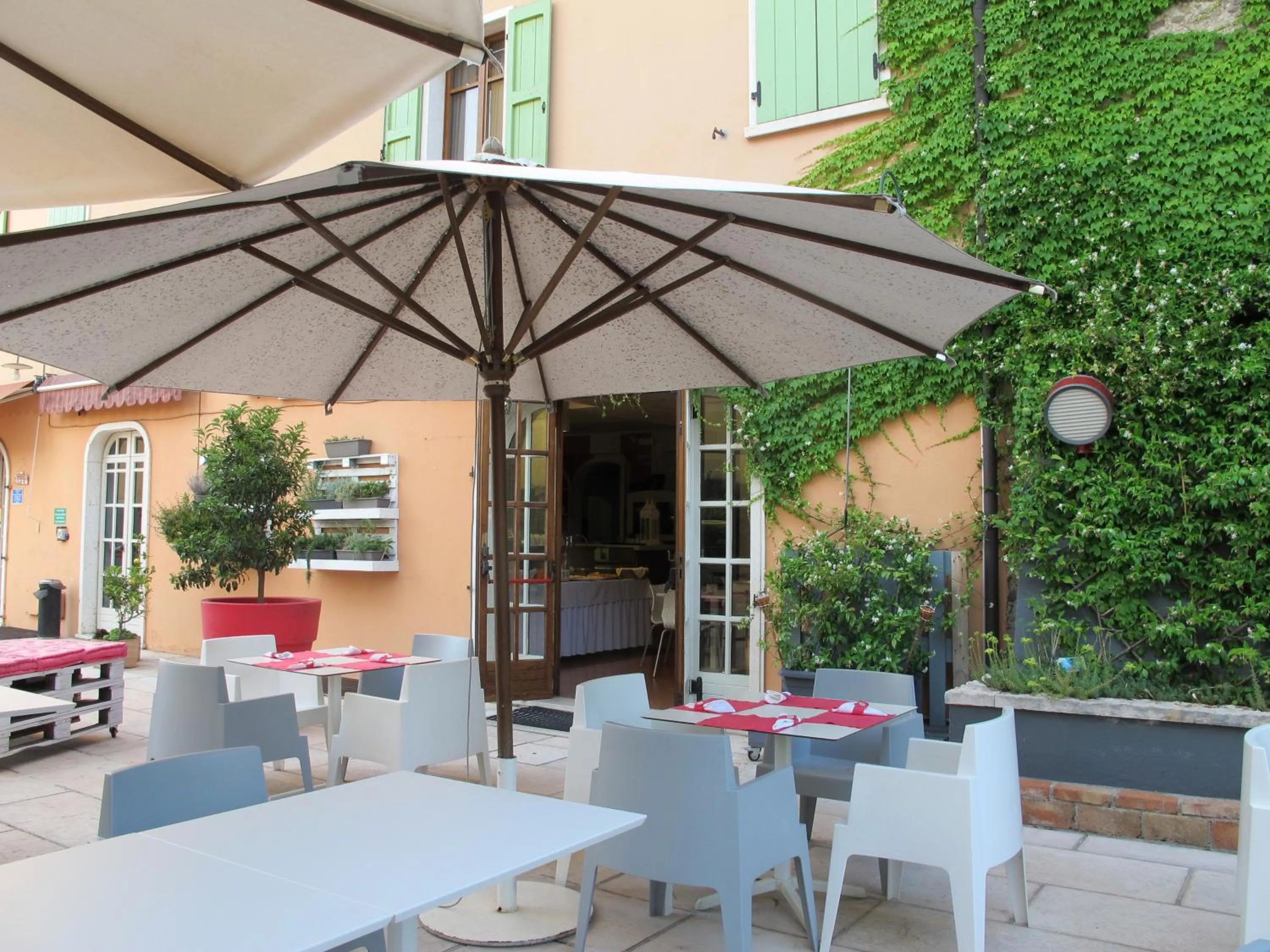 Garden in Albergo Al Cacciatore Tortellinando