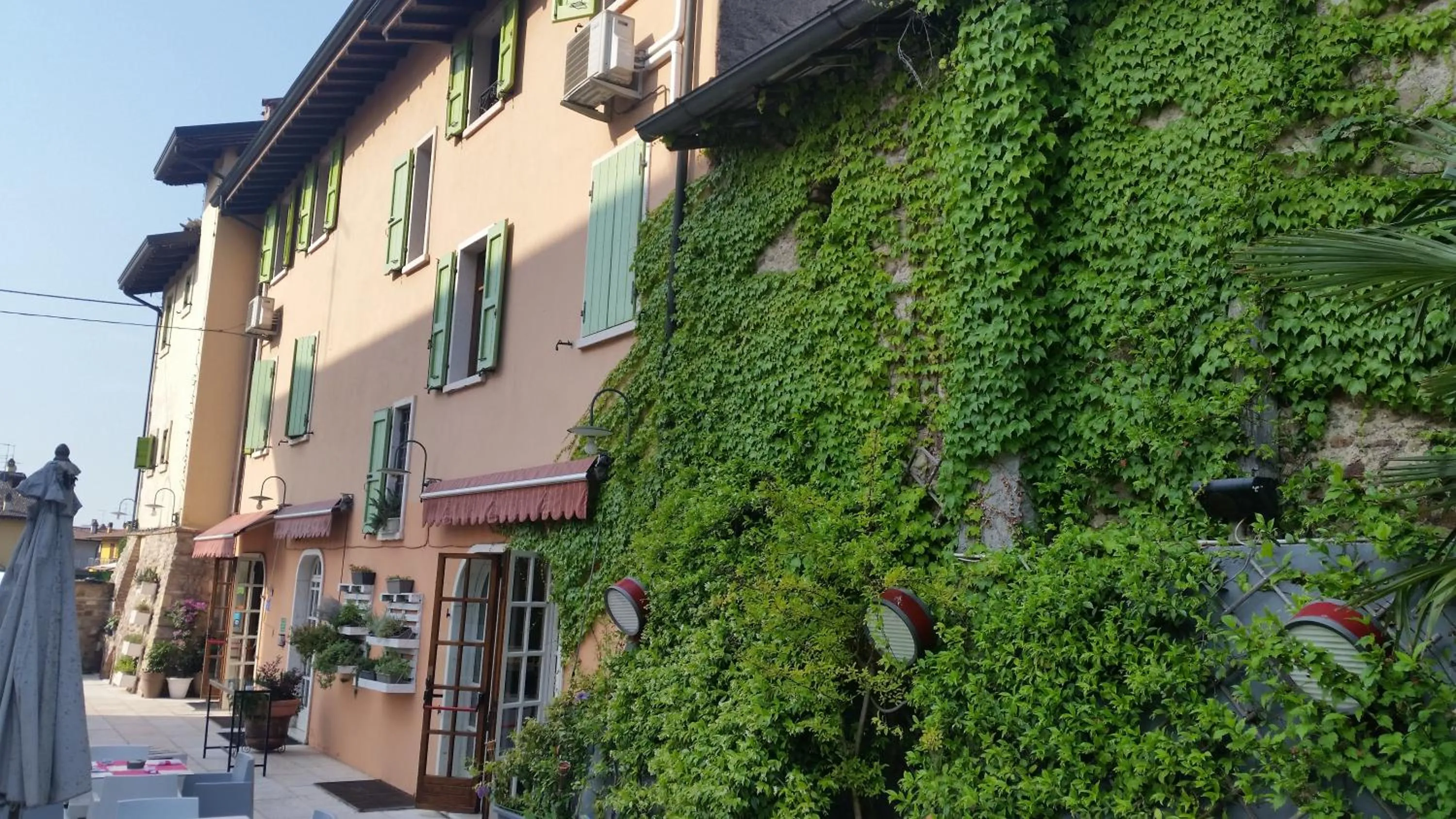 Property building in Albergo Al Cacciatore Tortellinando