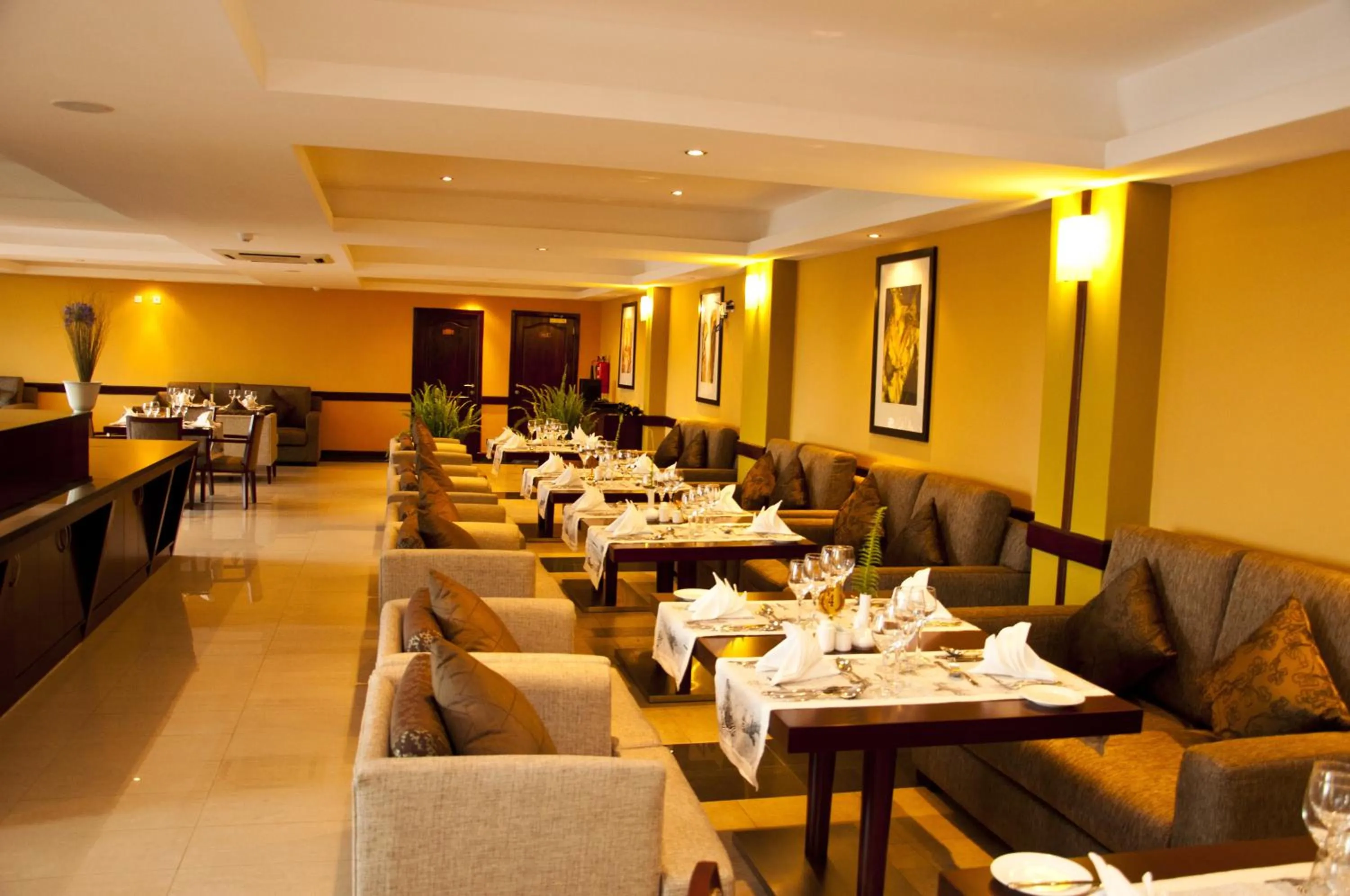 Restaurant/places to eat in Gorillas Golf Hotel