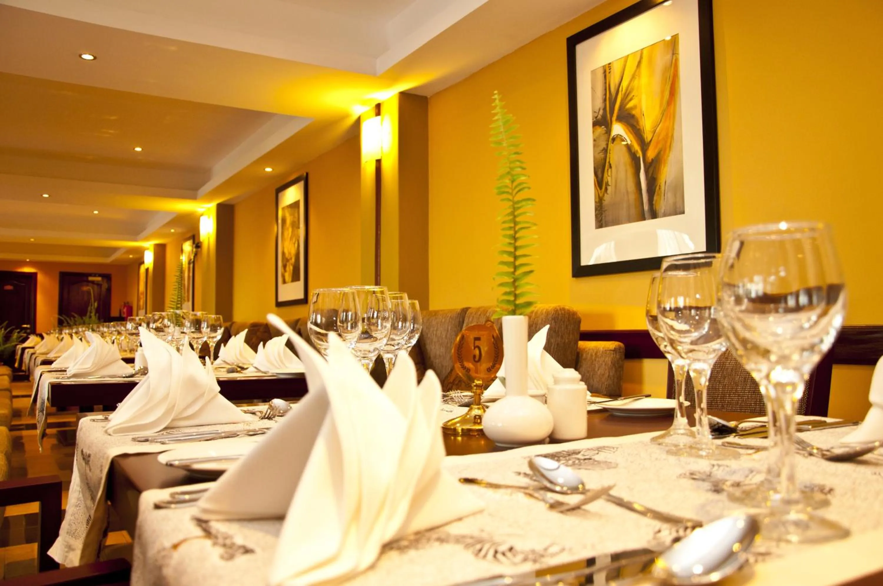 Restaurant/places to eat in Gorillas Golf Hotel