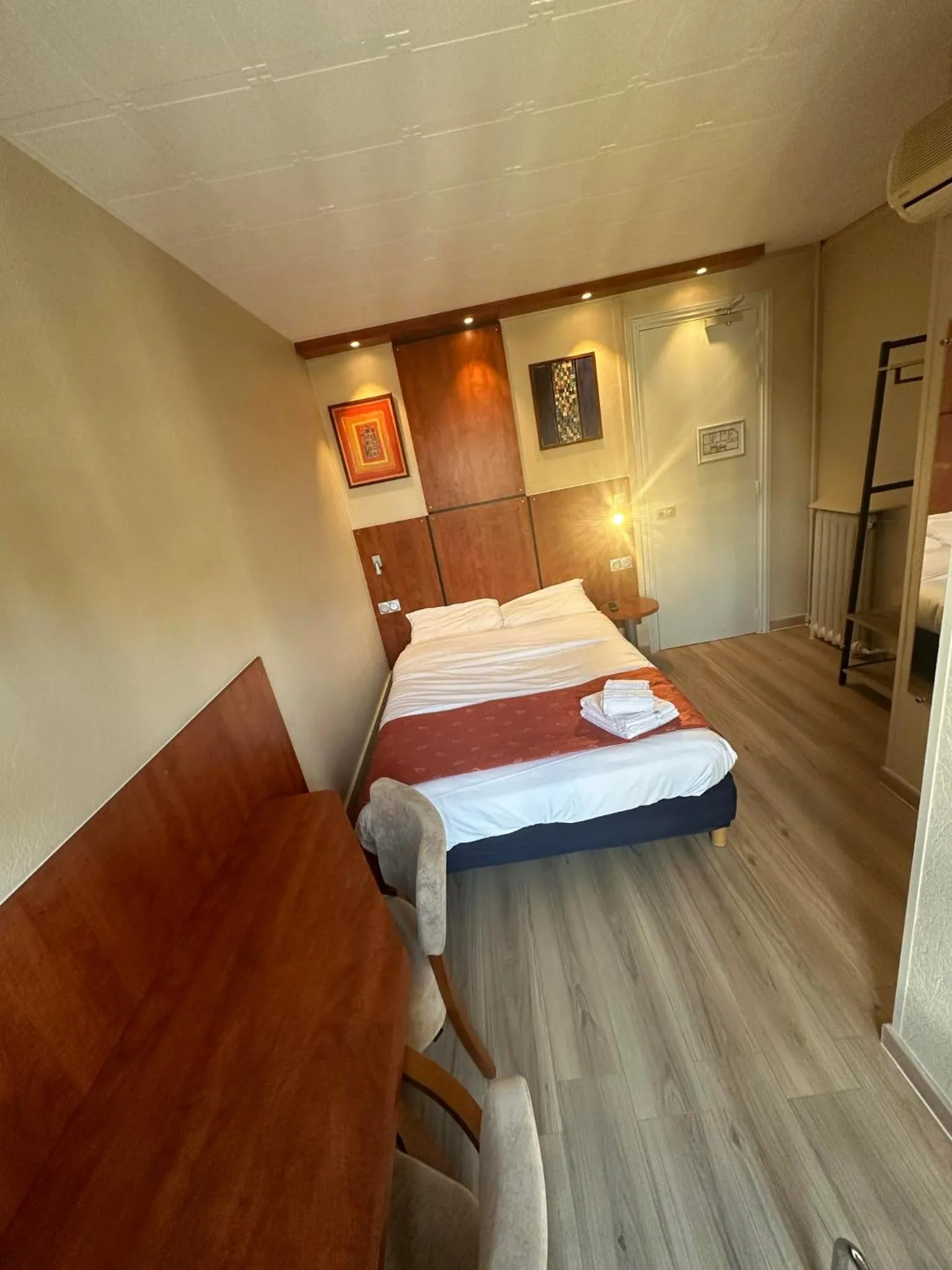Bed in Hôtel Victoria
