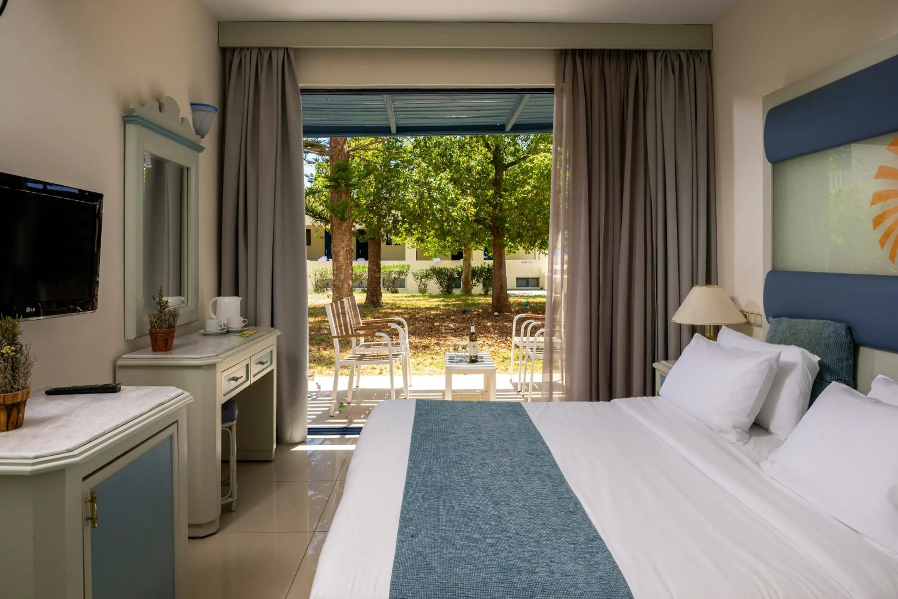 Bed in Mare Blue Hotel