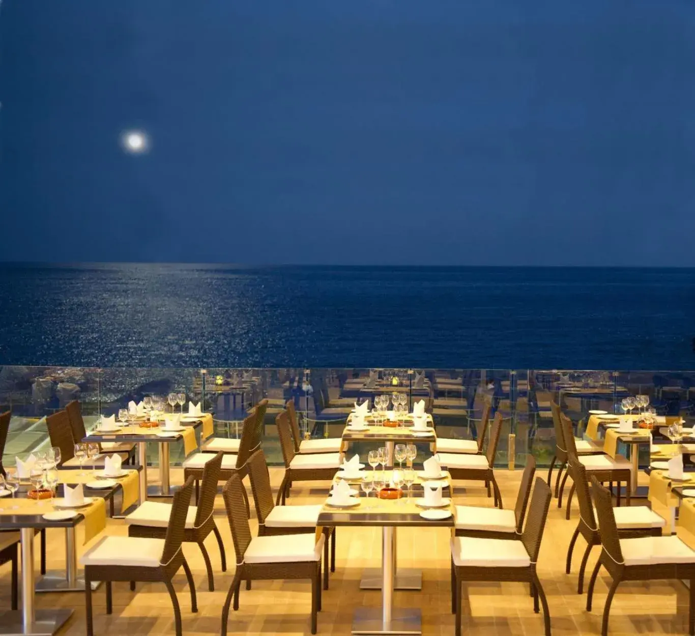 Restaurant/places to eat in Mare Blue Hotel Restaurant/places to eat in Mare Blue Hotel