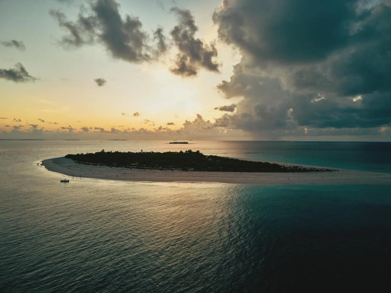 Araaik Beach Village