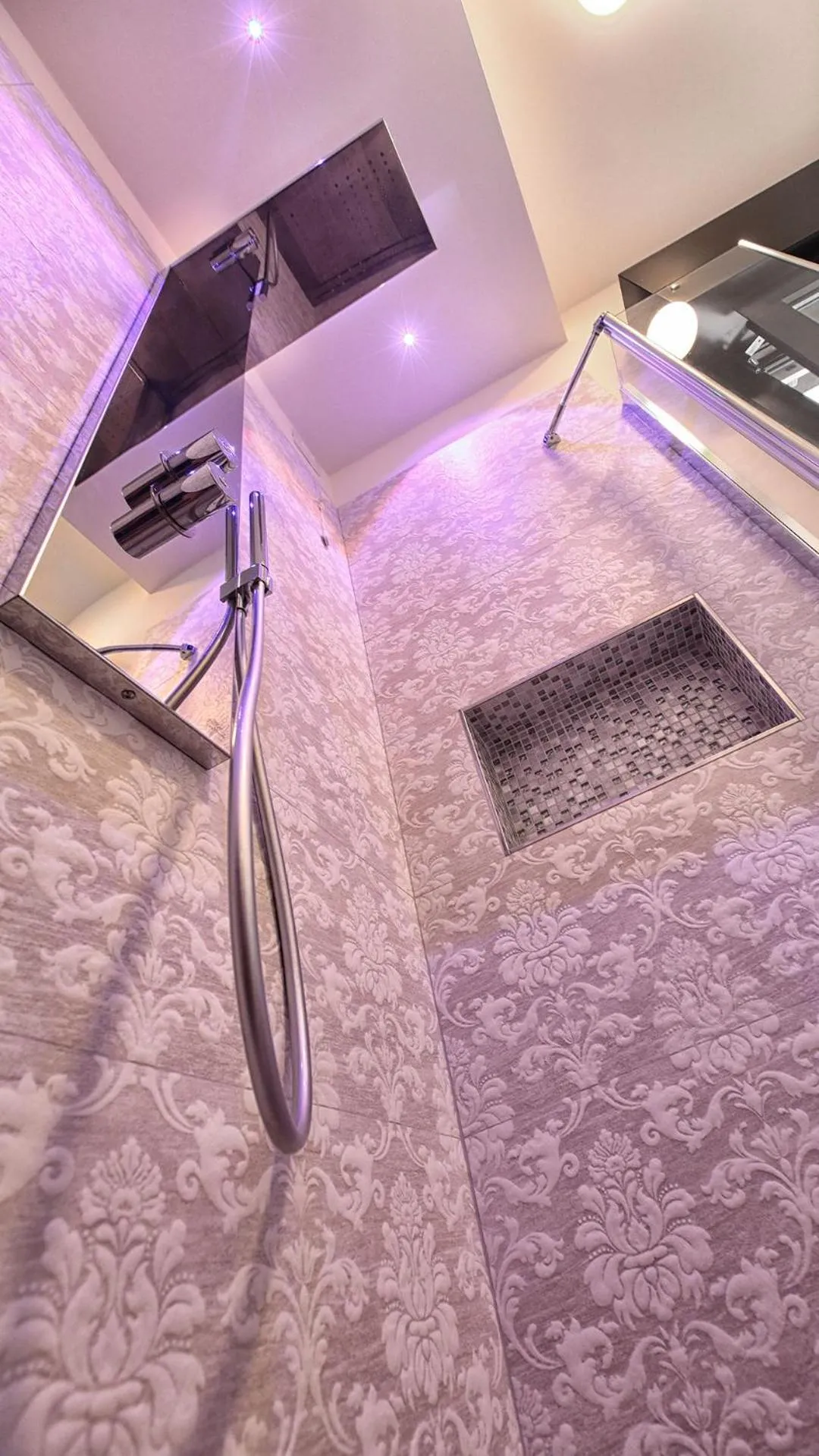 Shower in Hotel La Serena