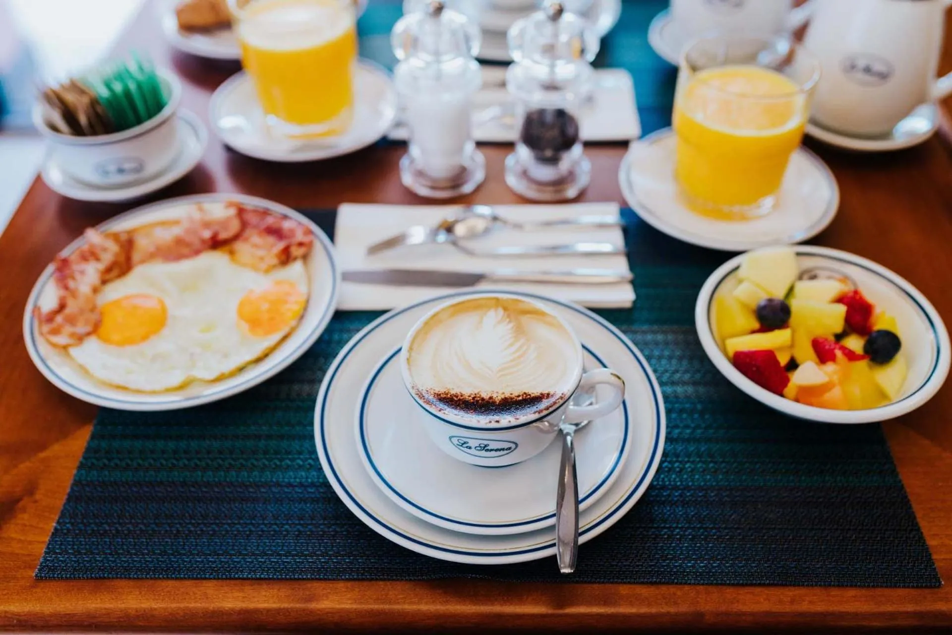 Food and drinks in Hotel La Serena