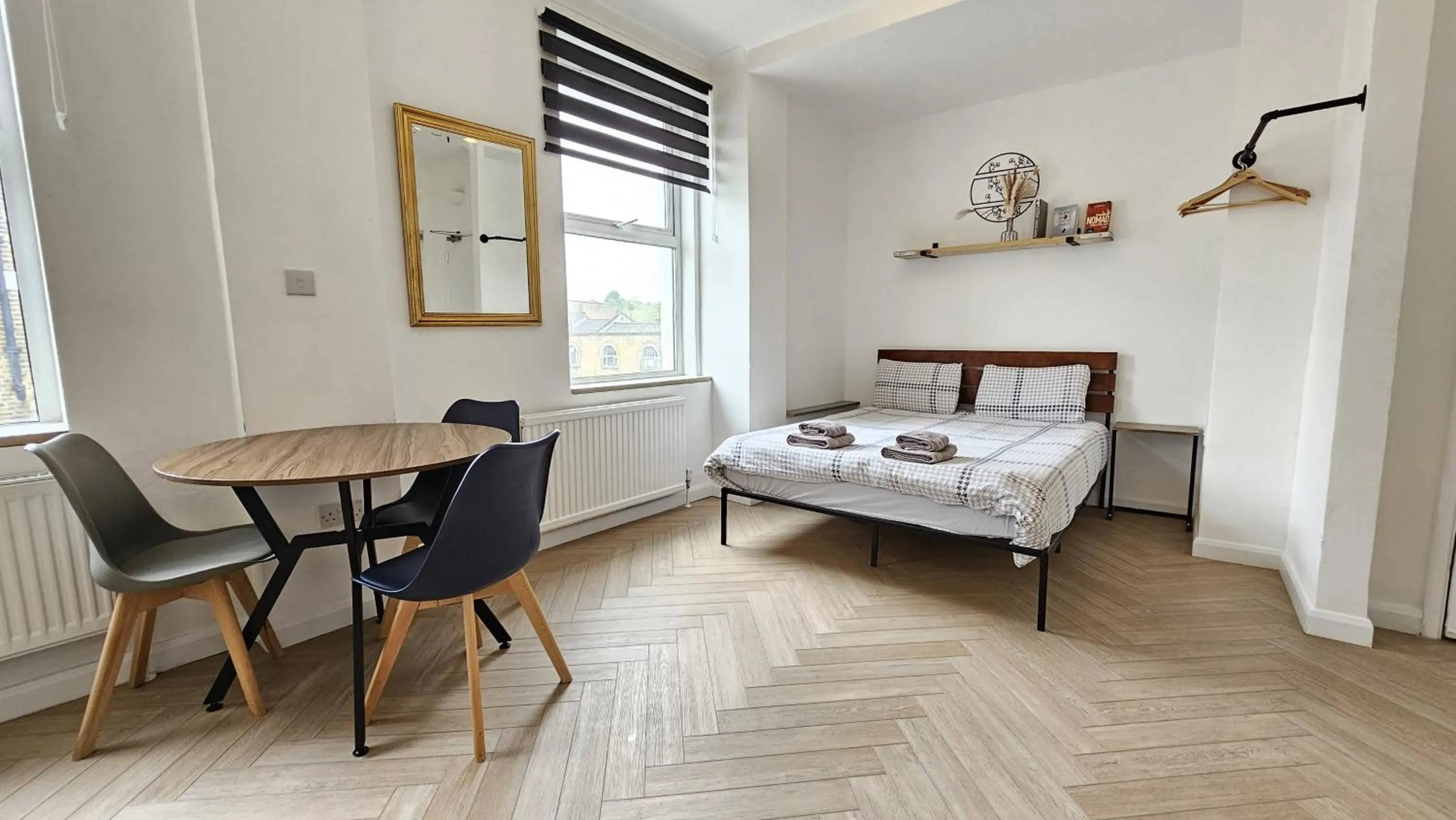 Deluxe King Studio in Central Studios & Ensuite Rooms! - Camberwell