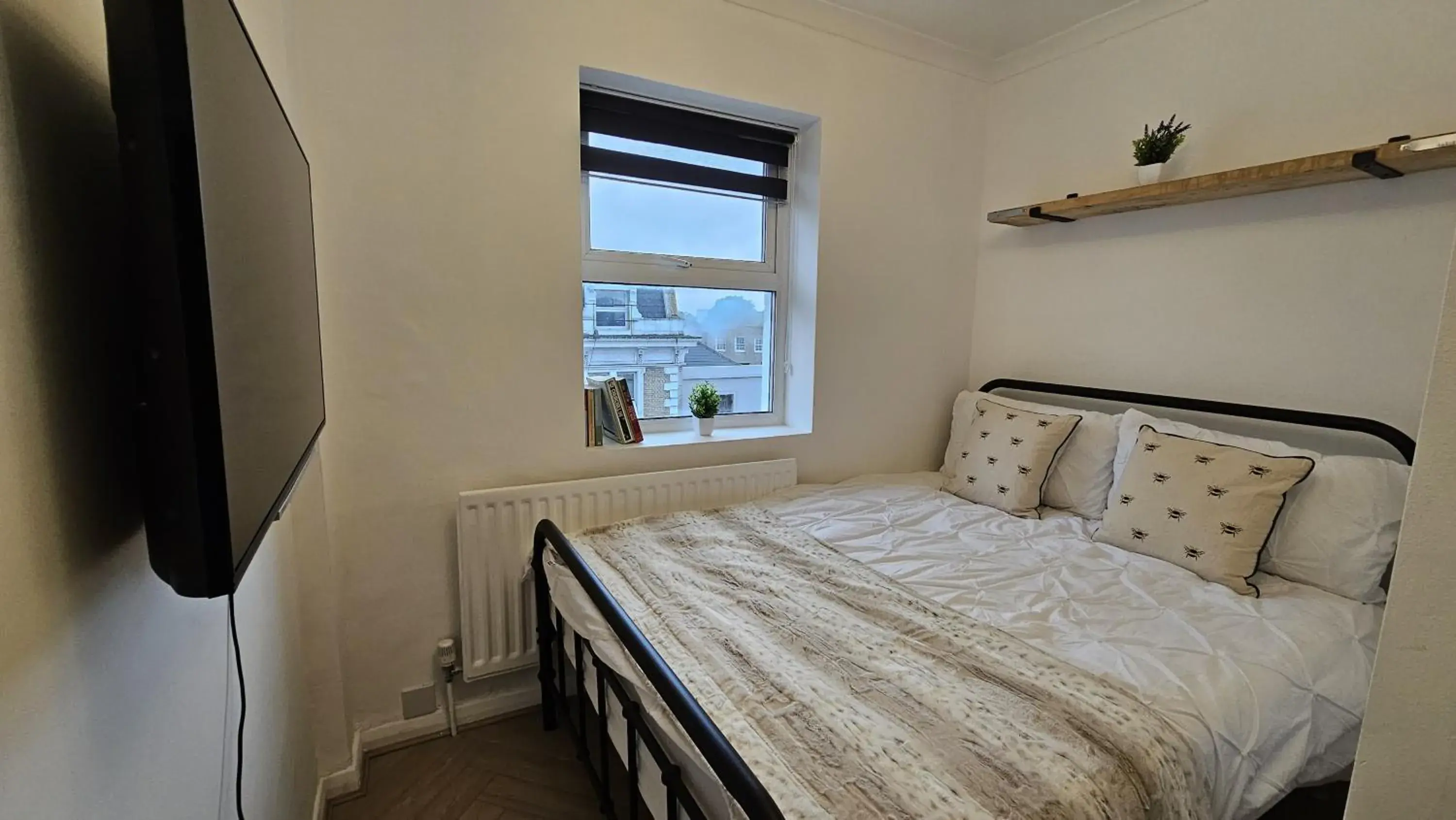 Deluxe Double Room in Central Studios & Ensuite Rooms! - Camberwell Deluxe Double Room in Central Studios & Ensuite Rooms! - Camberwell