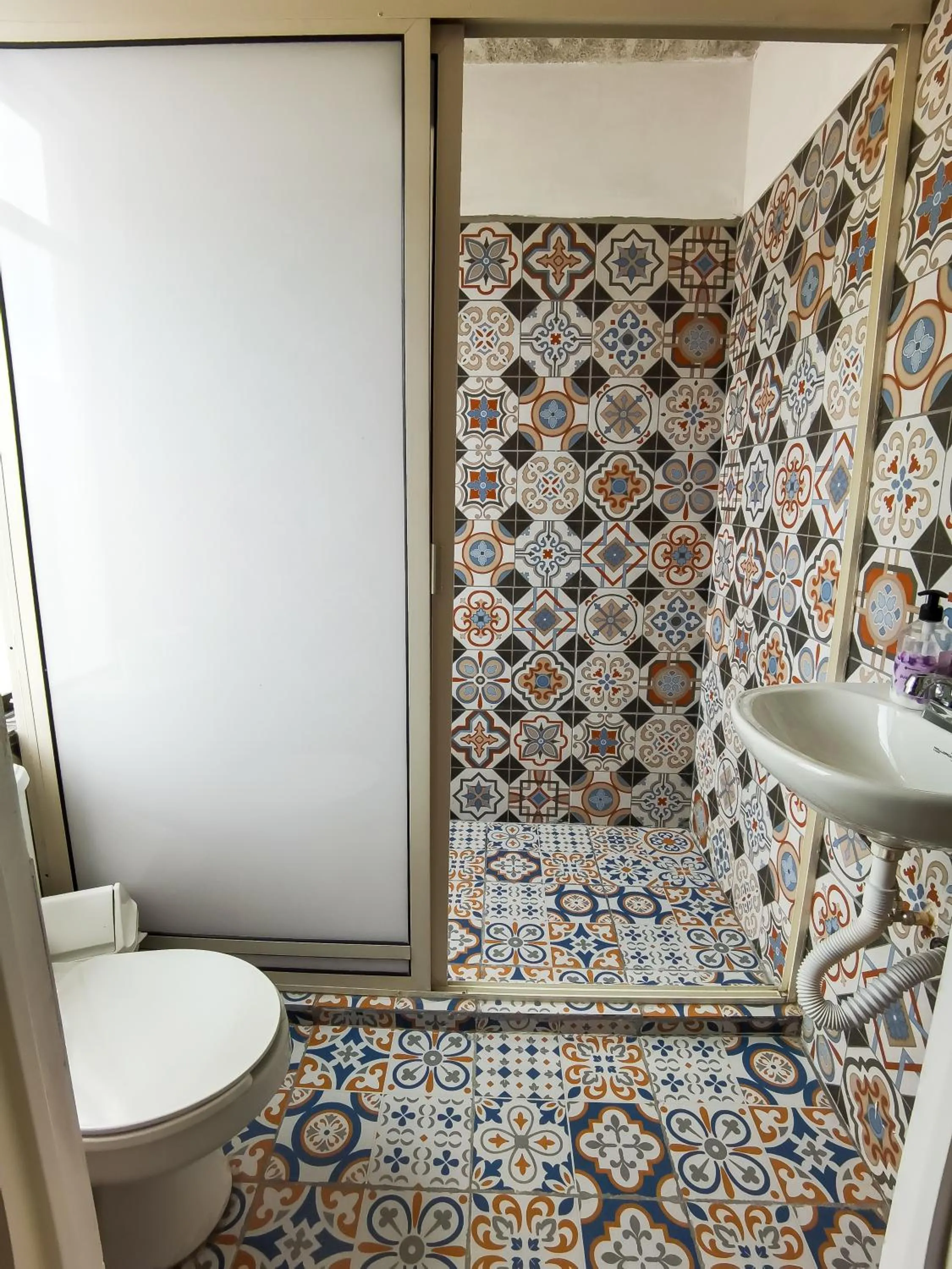 Shower in Hotel Casa los Abuelos