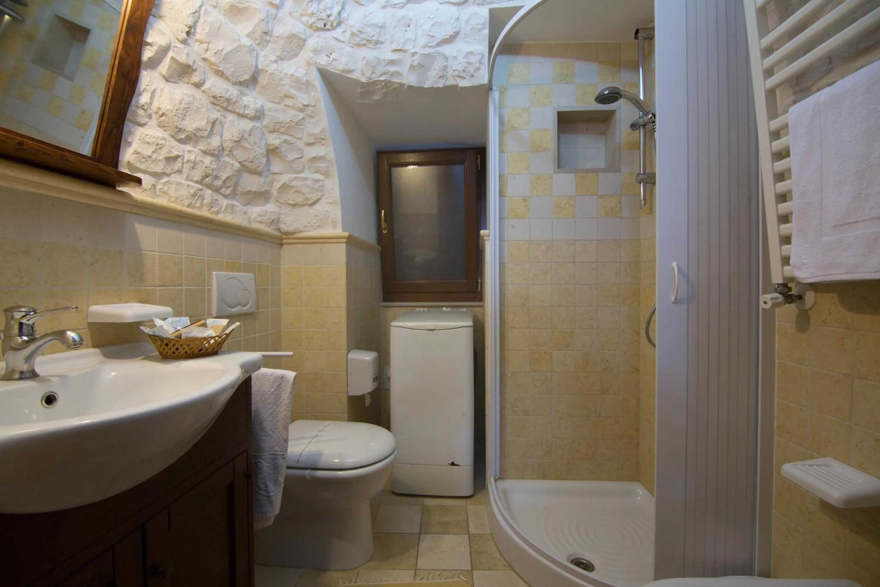 Shower in Bed and Breakfast Trulli San Leonardo