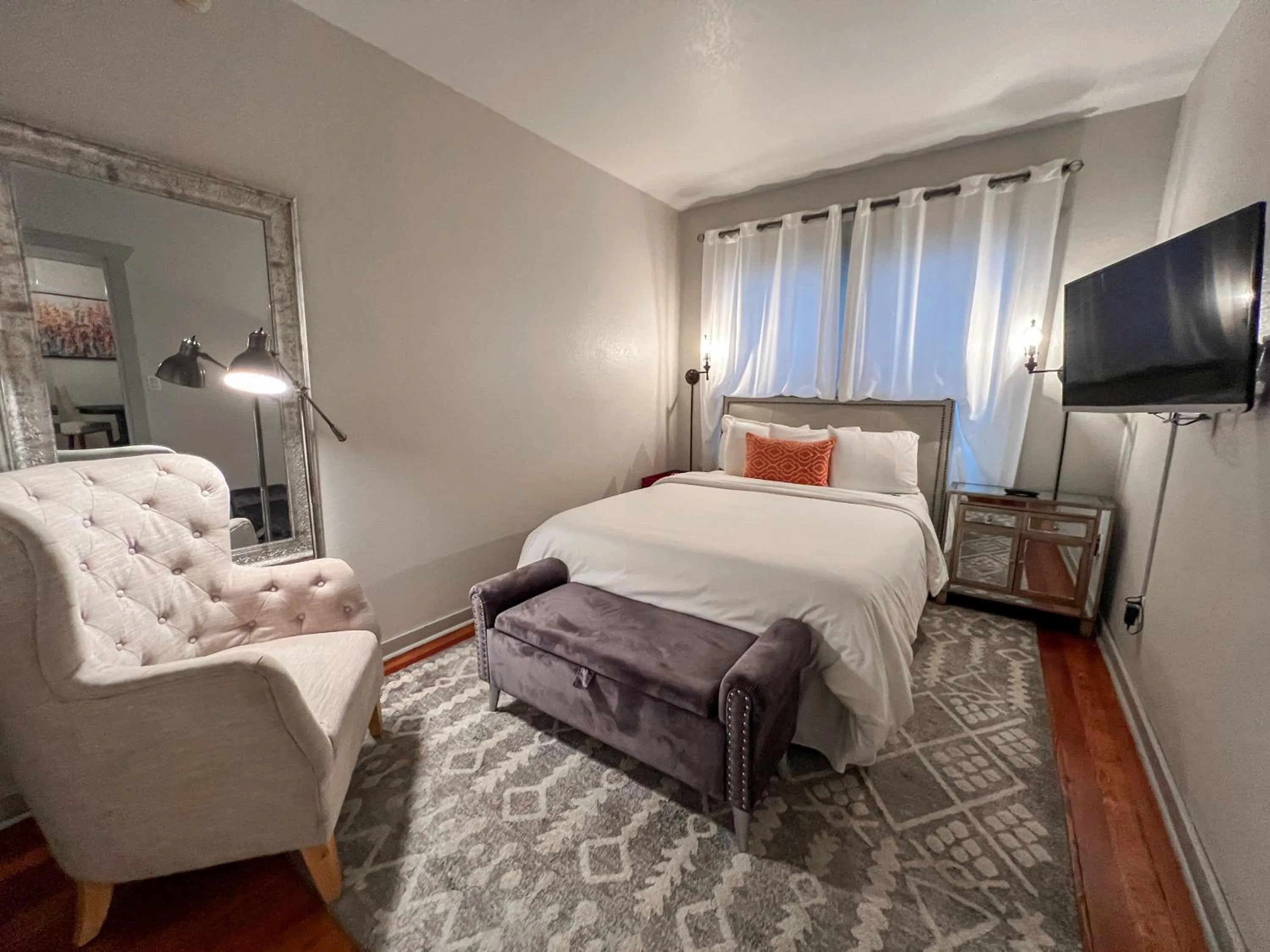 Bedroom, Bed in Artisan Downtown