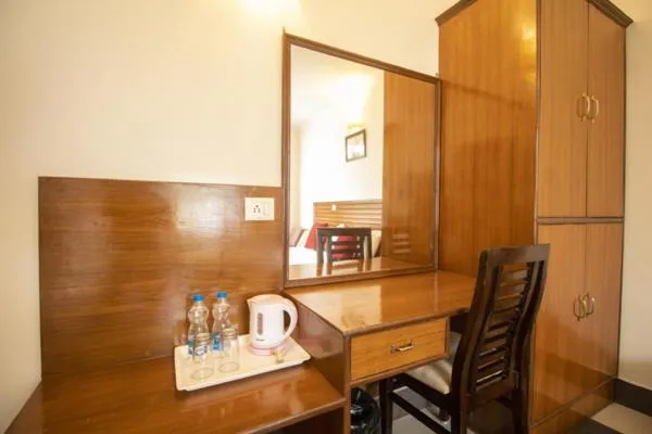 wardrobe in WOW STAYZ2 Hotel The Lodge